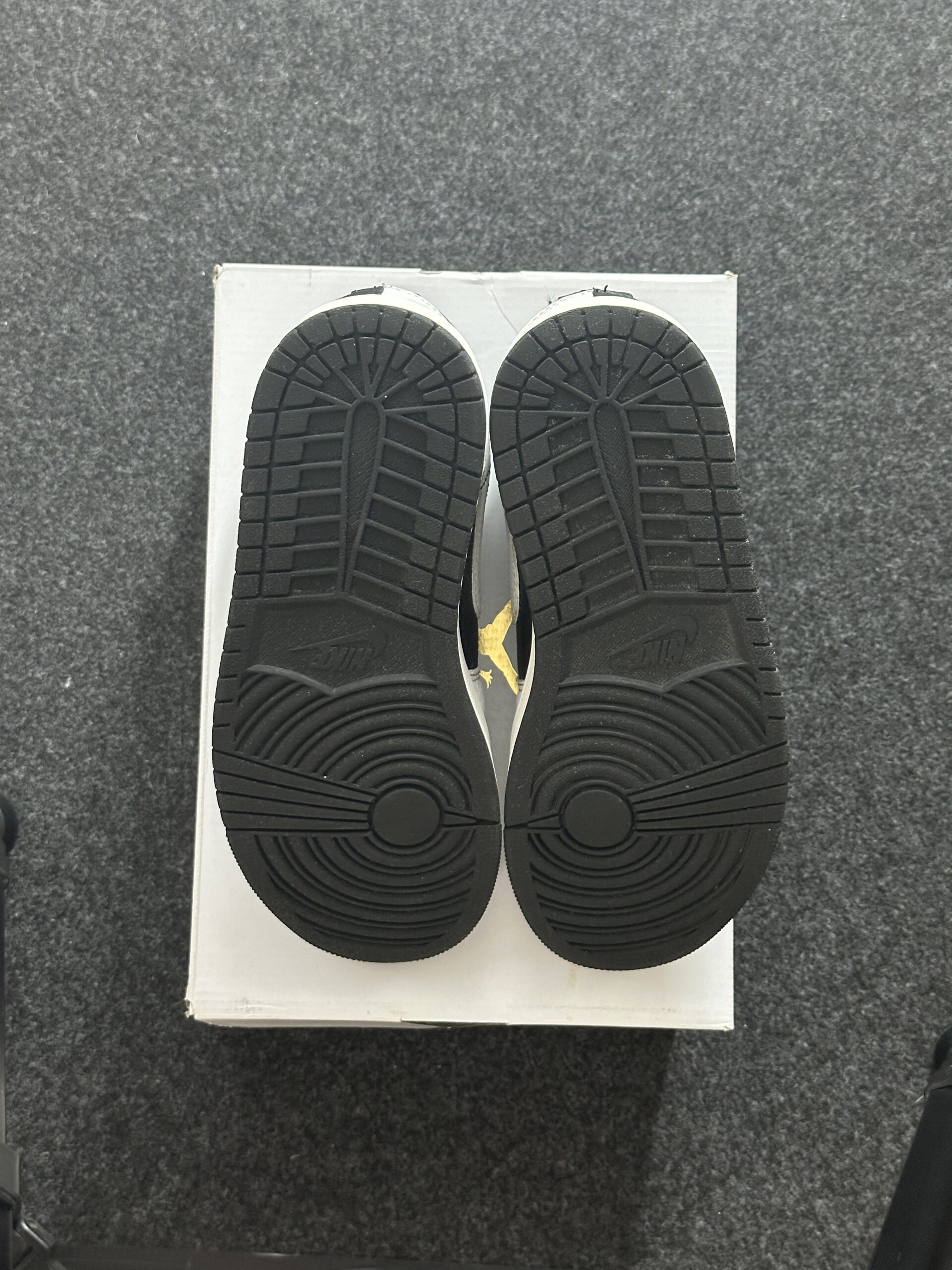 Air Jordan 1 Mid SE Split Black White EU 38 - immagine 4