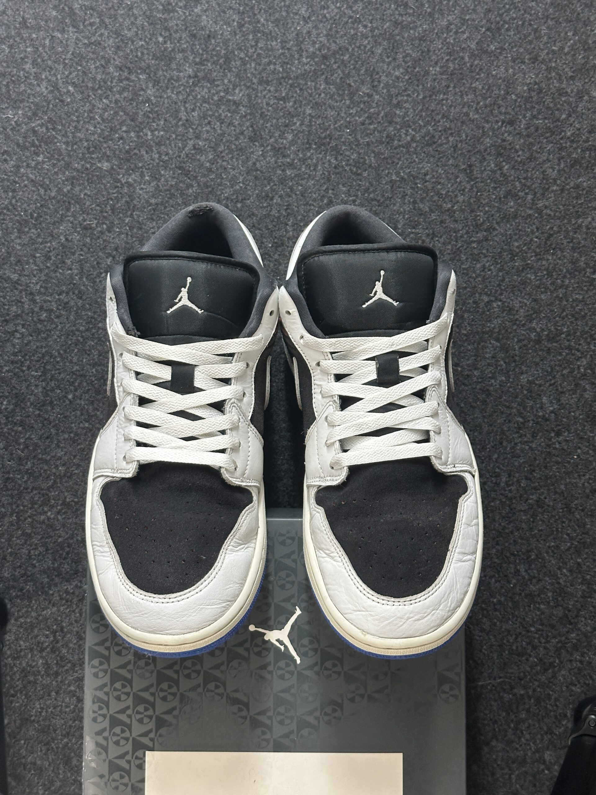 Air Jordan 1 Low Quai 54 HQ0764-001 taglia EU 47 vista punta