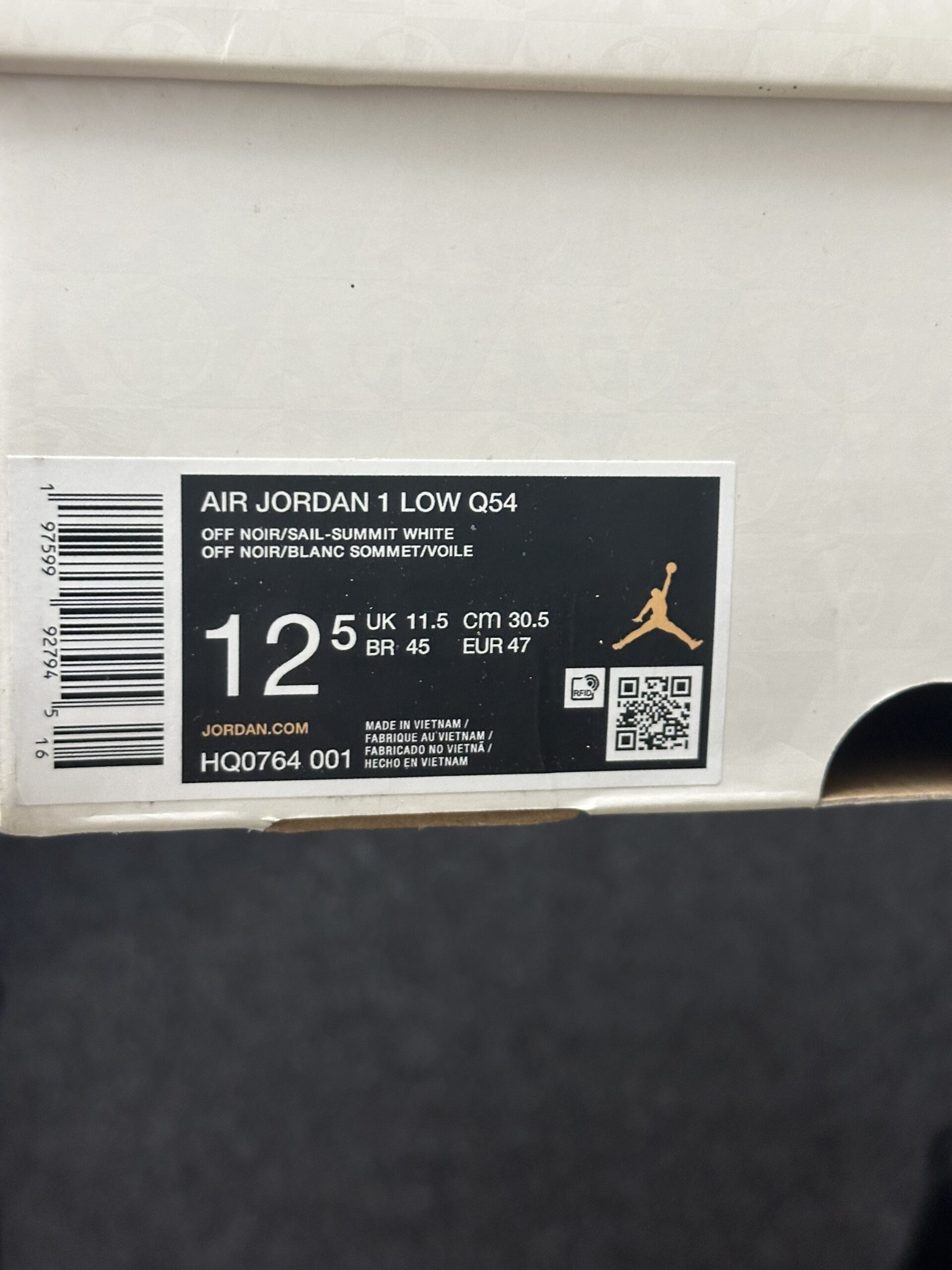 Air Jordan 1 Low Quai 54 HQ0764-001 taglia EU 47 vista box