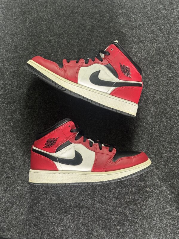 Air Jordan 1 Mid Chicago Black Toe 554725-069 taglia EU 37.5 vista principale
