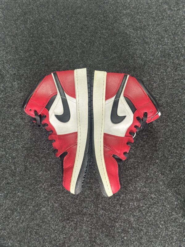 Air Jordan 1 Mid Chicago Black Toe 554725-069 taglia EU 37.5 vista interna