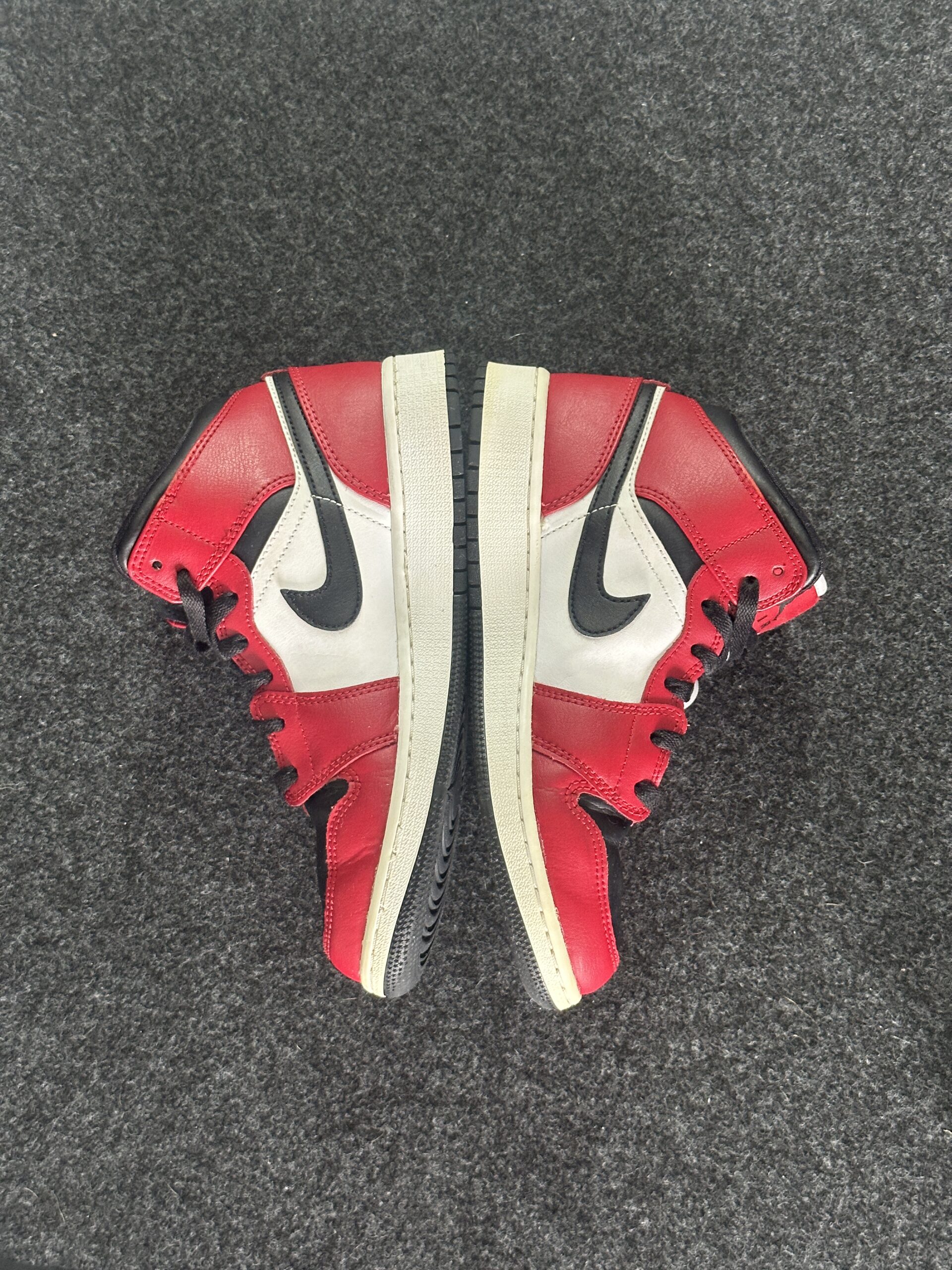 Air Jordan 1 Mid Chicago Black Toe 554725-069 taglia EU 37.5 vista interna