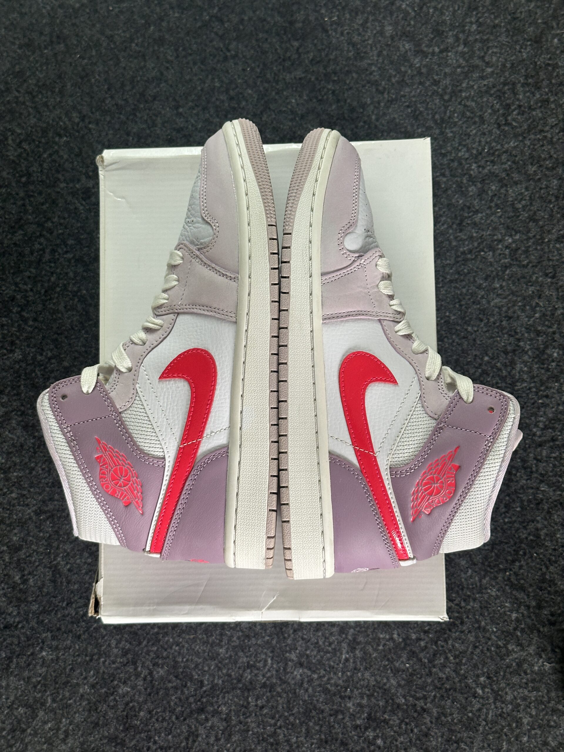 Air Jordan 1 Mid Valentine’s Day DR0174-500 taglia EU 38.5 vista esterna