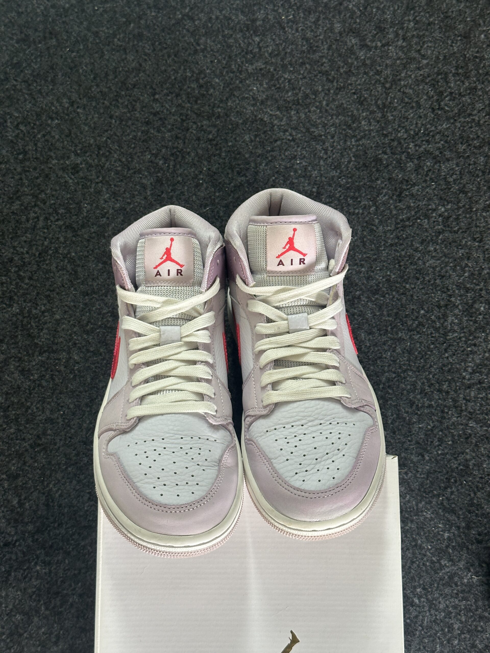 Air Jordan 1 Mid Valentine’s Day DR0174-500 taglia EU 38.5 vista punta