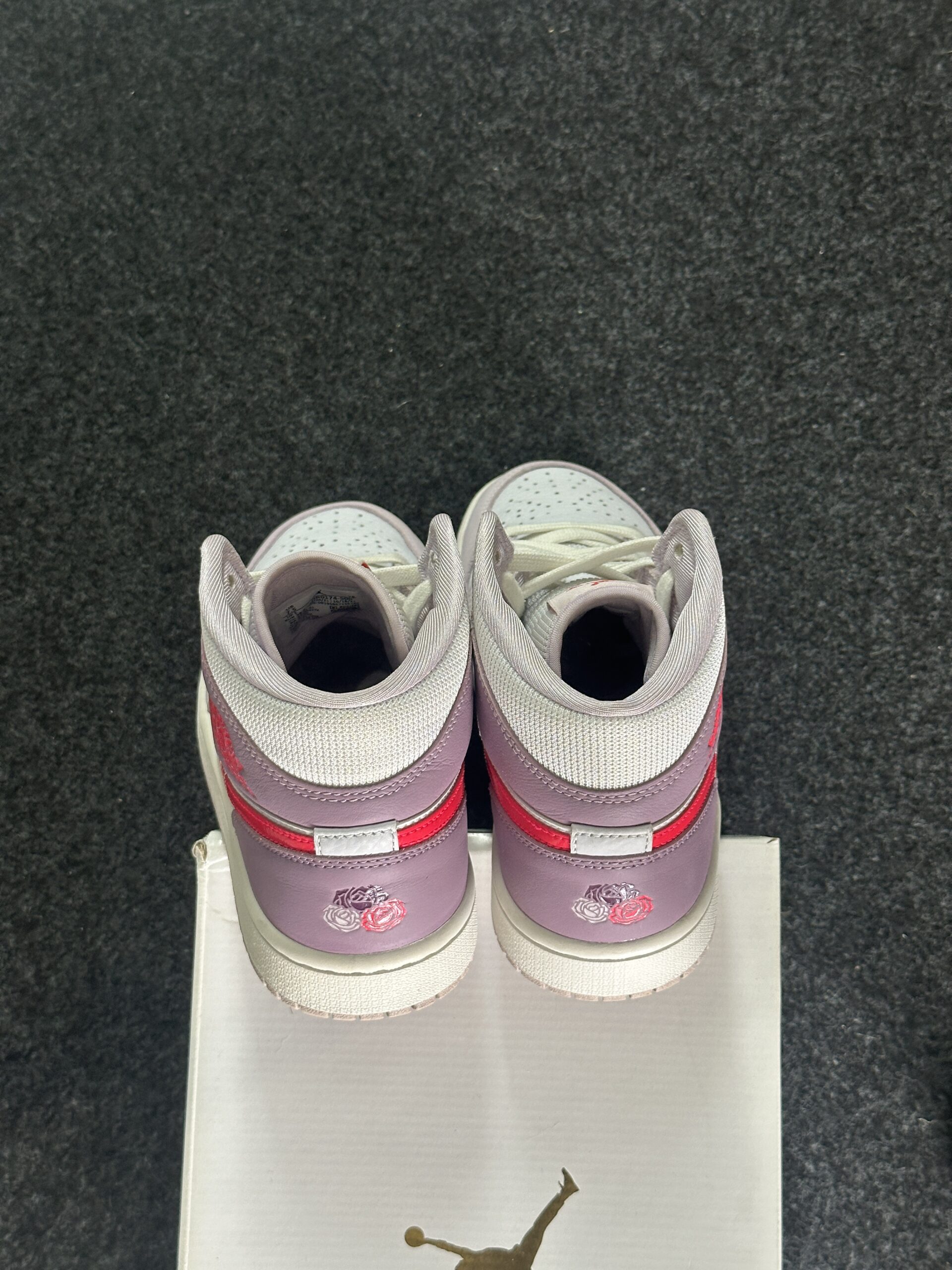 Air Jordan 1 Mid Valentine’s Day DR0174-500 taglia EU 38.5 vista tallone