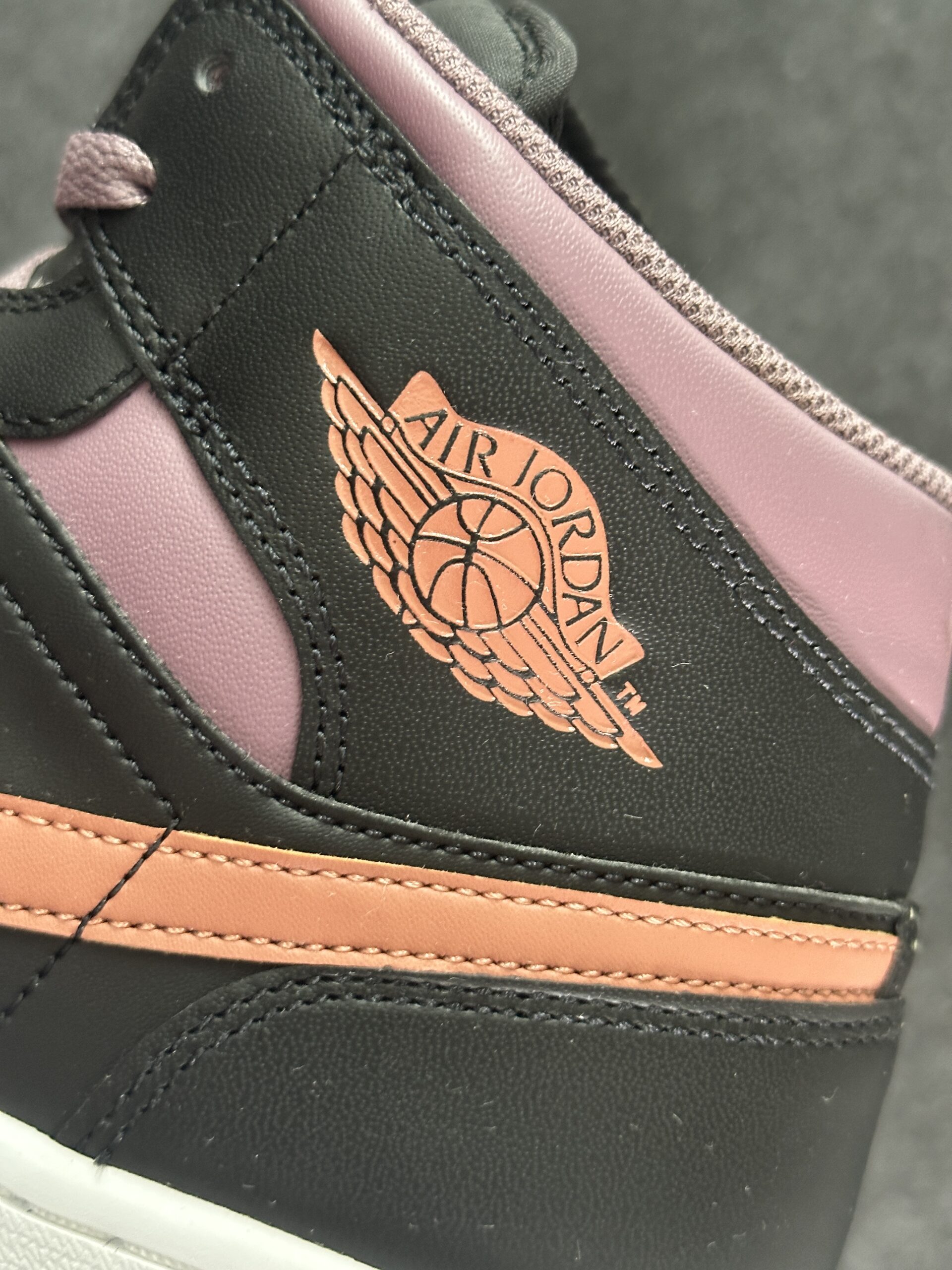 Air Jordan 1 Mid SE Sky J Mauve FB9911-008 taglia EU 45 vista logo