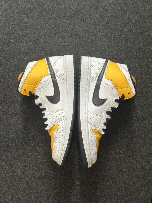 Air Jordan 1 Mid Laser Orange BQ6472-107 taglia EU 39 vista interna