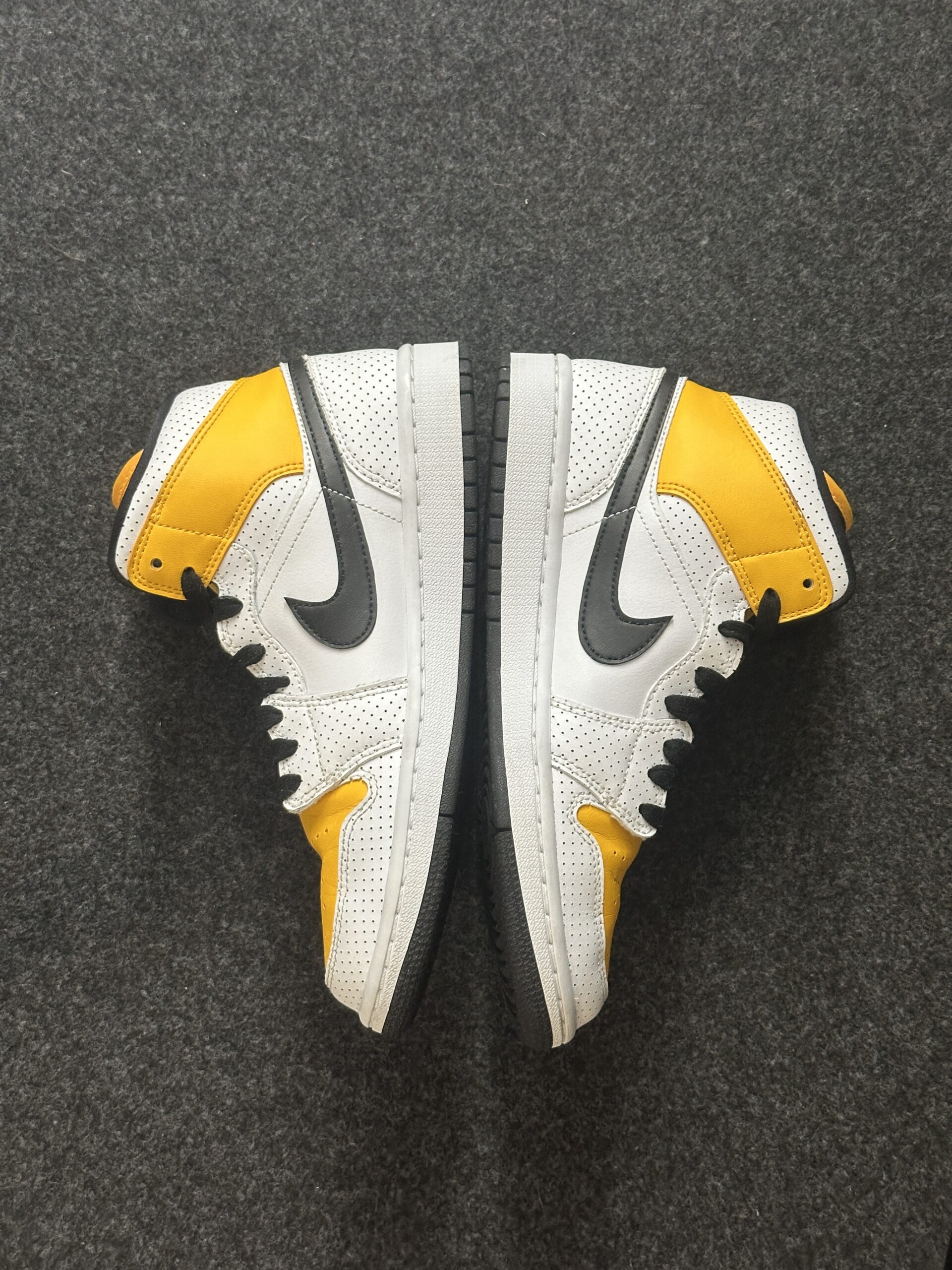 Air Jordan 1 Mid Laser Orange BQ6472-107 taglia EU 39 vista interna