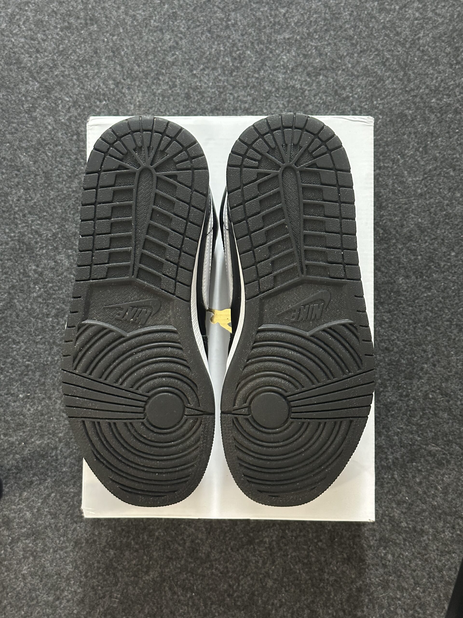 Air Jordan 1 Low Black White DV0990-001 taglia EU 42.5 vista suole