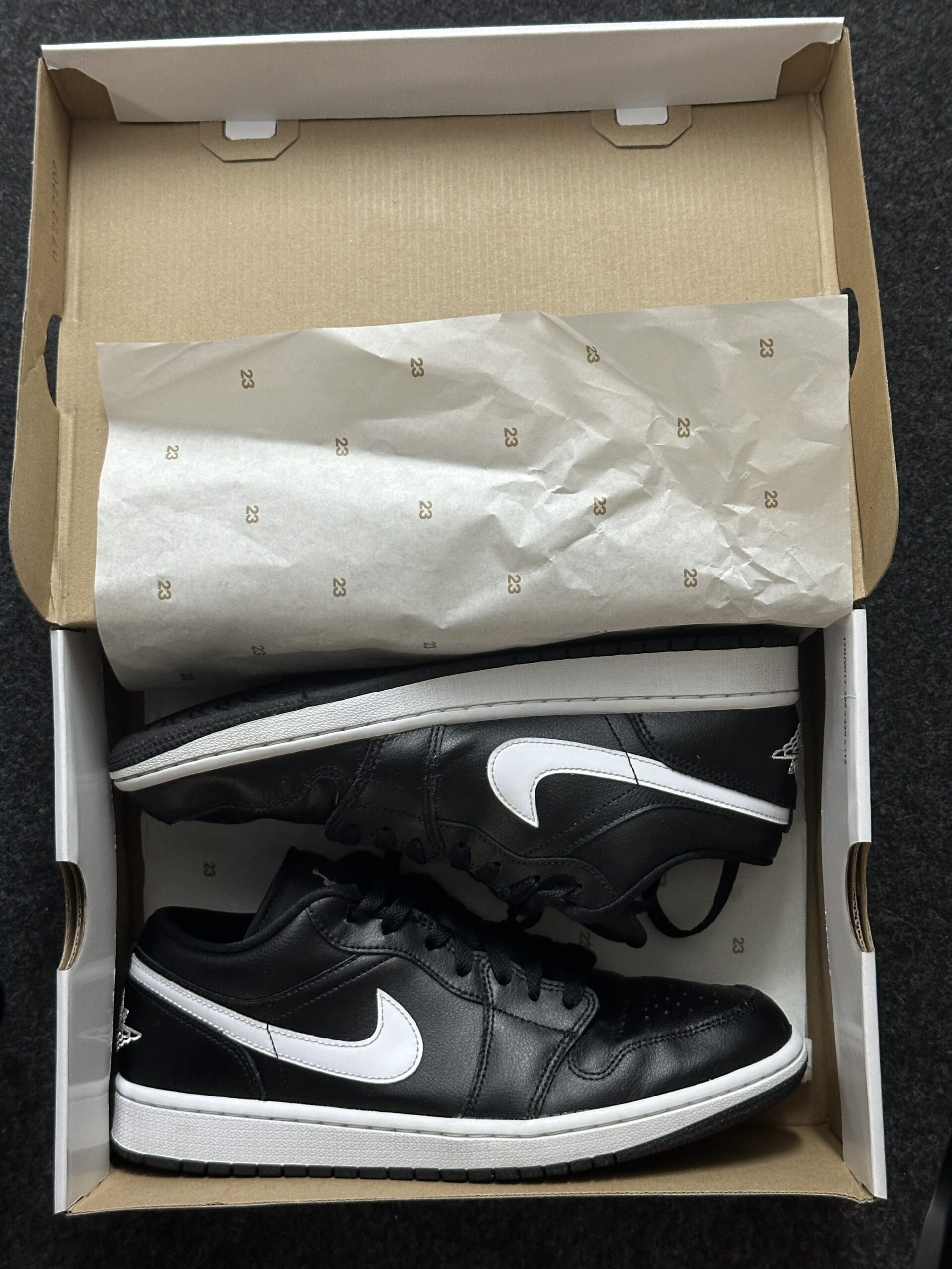Air Jordan 1 Low Black White DV0990-001 taglia EU 42.5 vista intbox