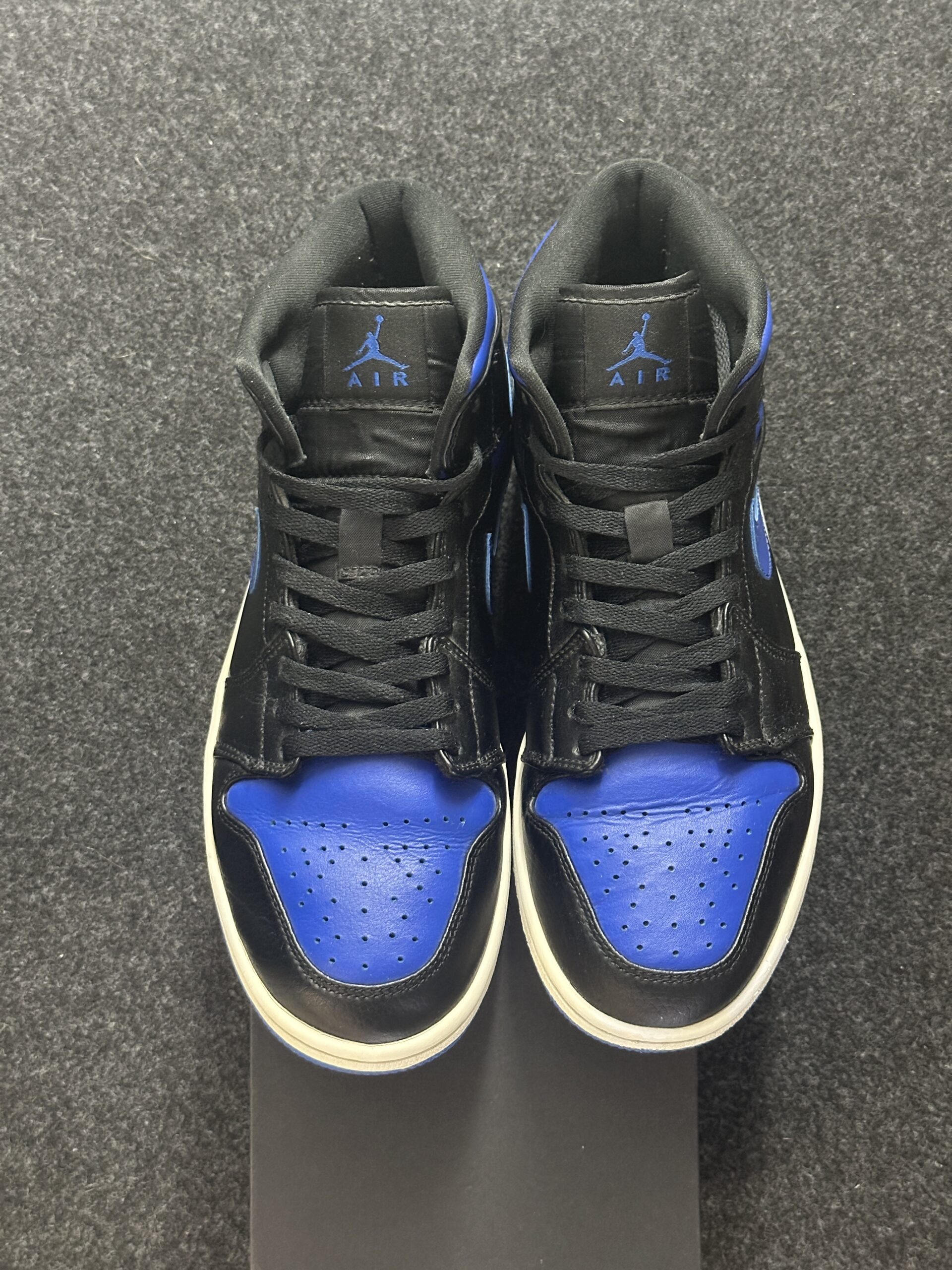 Air Jordan 1 Mid Royal 554724-068 taglia EU 44 vista punta