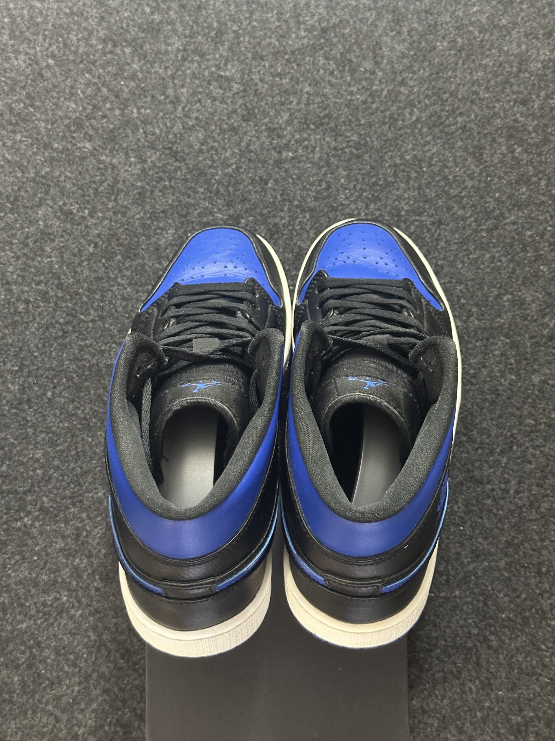 Air Jordan 1 Mid Royal 554724-068 taglia EU 44 vista tallone