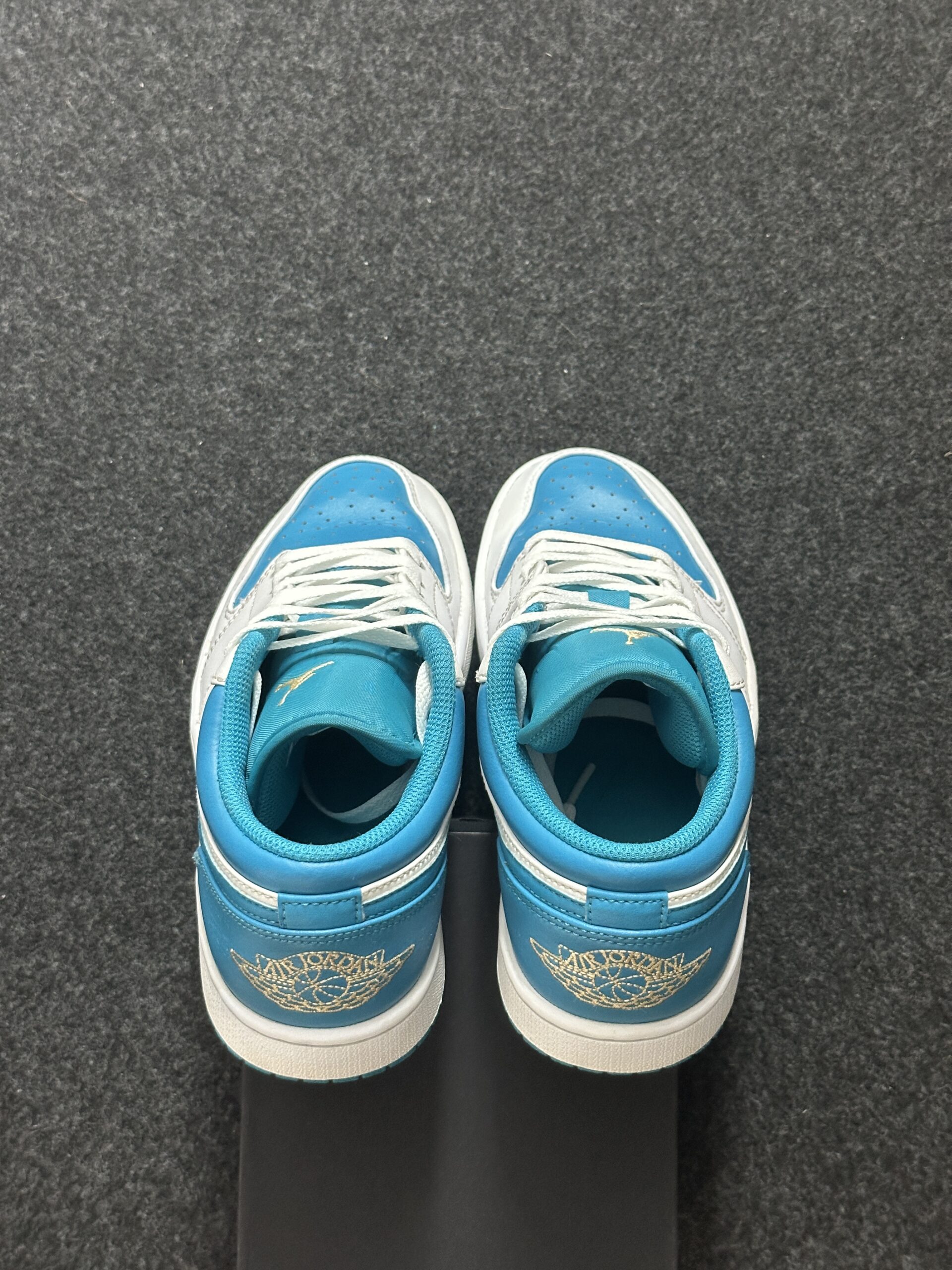 Air Jordan 1 Low Aquatone 553558-174 taglia EU 40 vista tallone