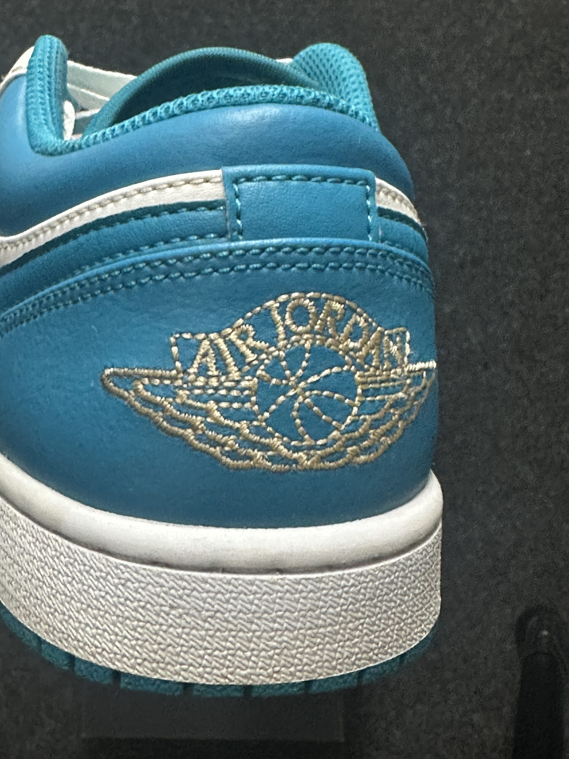 Air Jordan 1 Low Aquatone 553558-174 taglia EU 40 vista logo