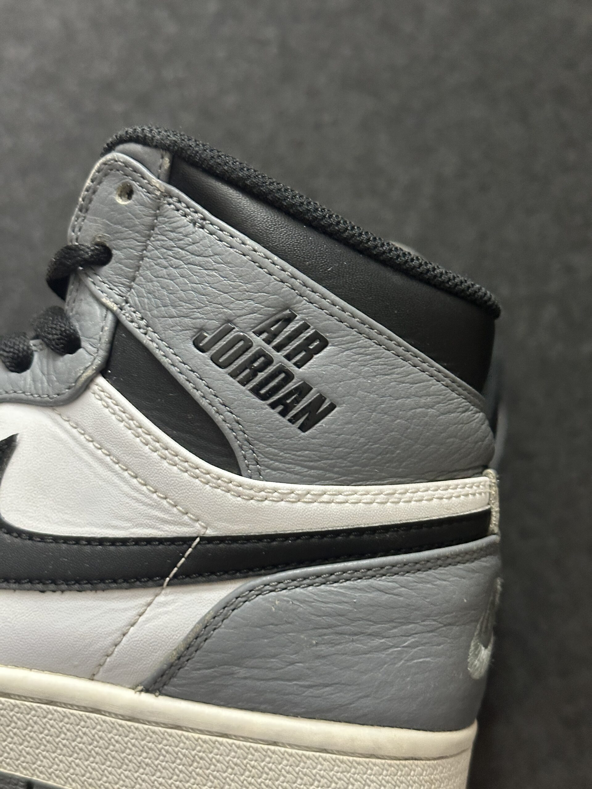 Air Jordan 1 Retro High Rare Air Cool Grey 332550-024 taglia EU 43 vista logo1