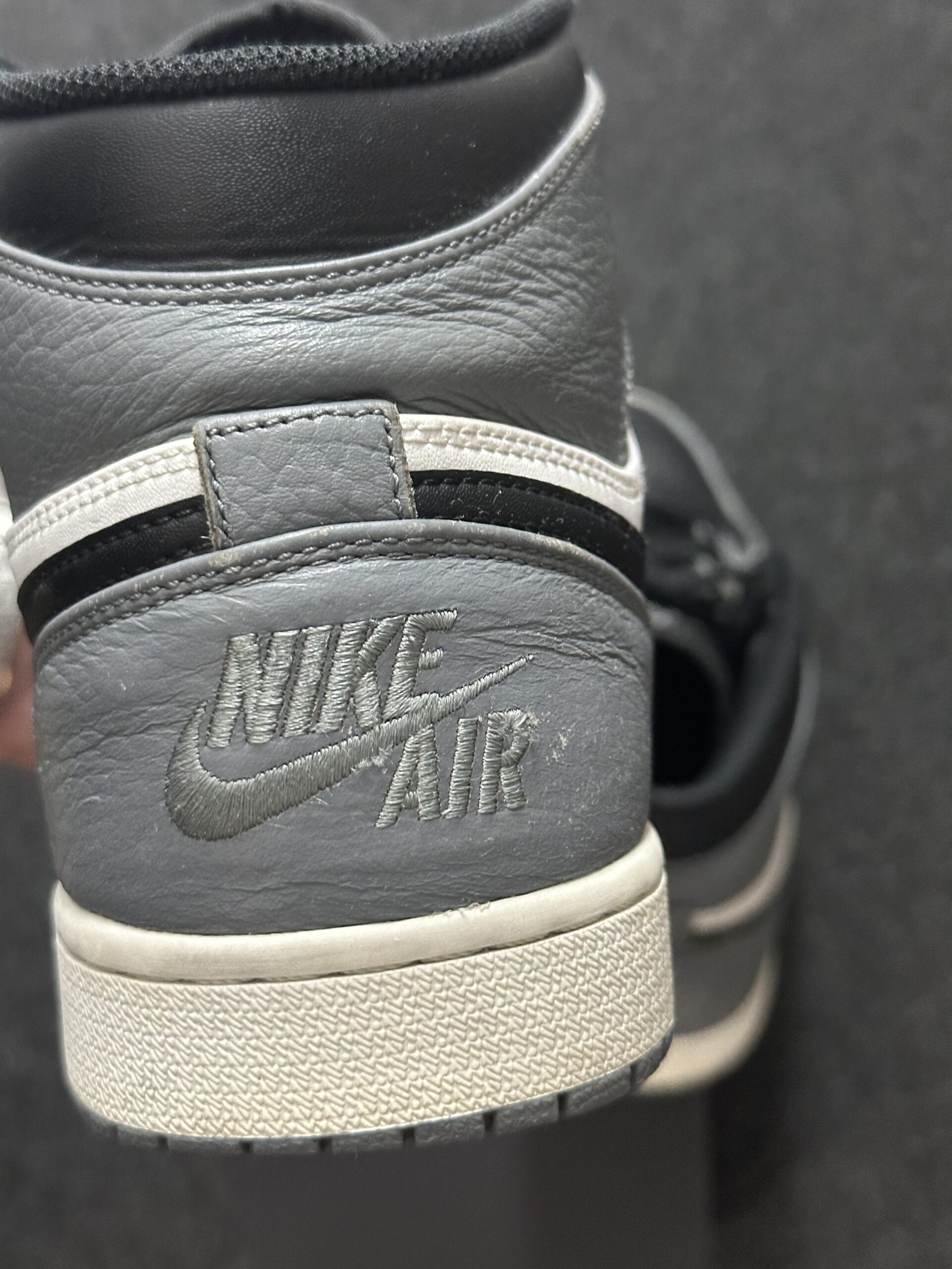 Air Jordan 1 Retro High Rare Air Cool Grey 332550-024 taglia EU 43 vista logo 2