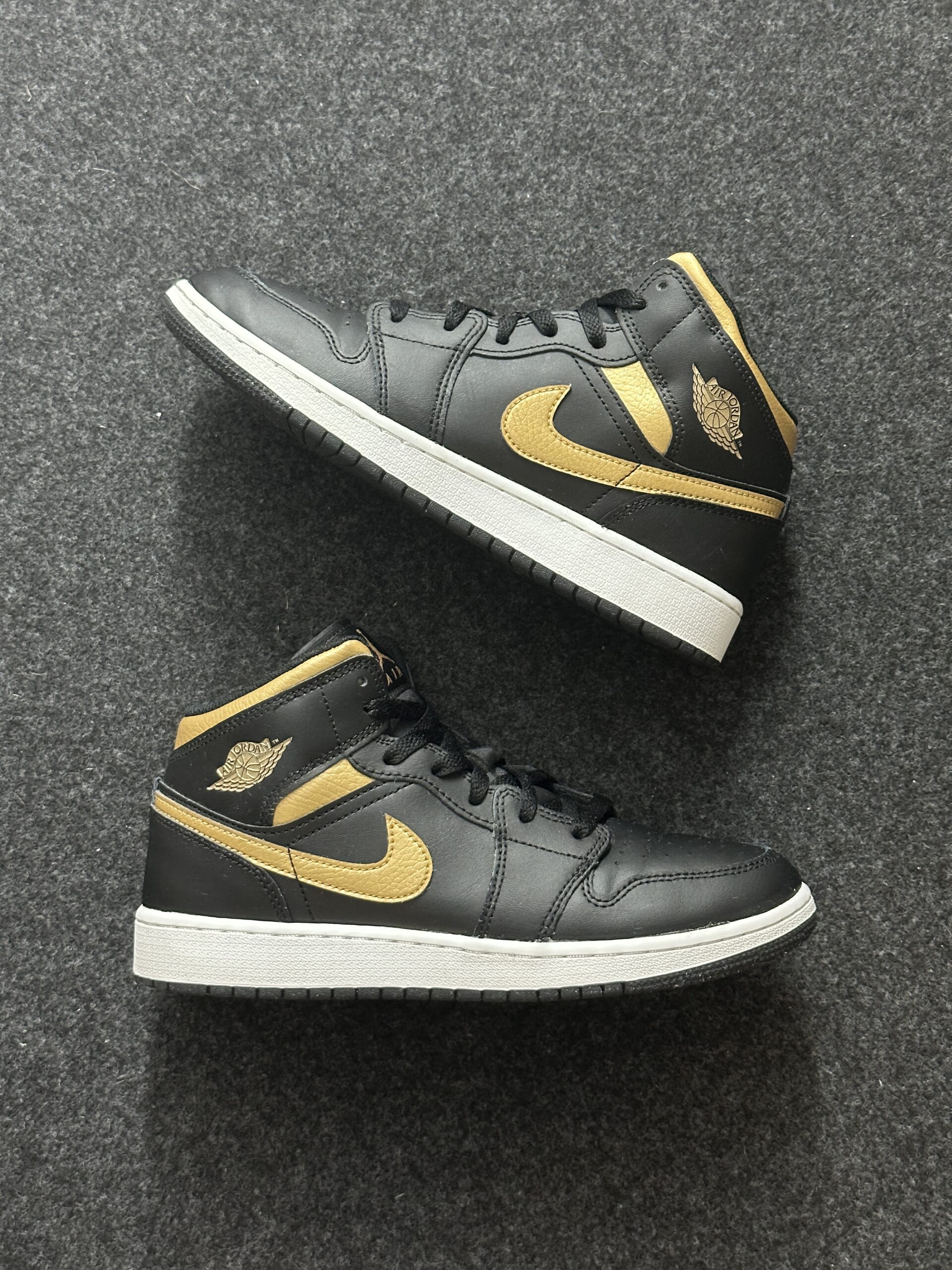Air Jordan 1 Mid Metallic Gold DQ8423-071 taglia EU 39 vista principale