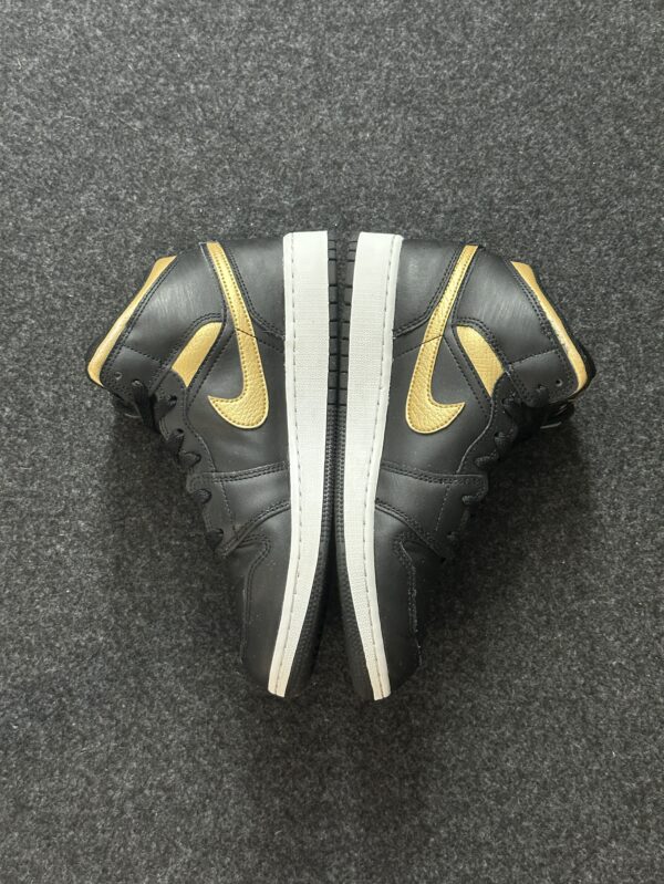 Air Jordan 1 Mid Metallic Gold DQ8423-071 taglia EU 39 vista interna