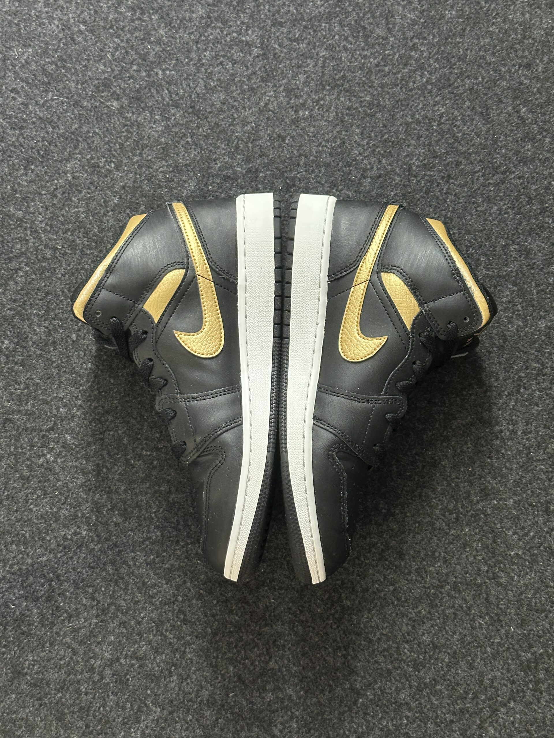 Air Jordan 1 Mid Metallic Gold DQ8423-071 taglia EU 39 vista interna