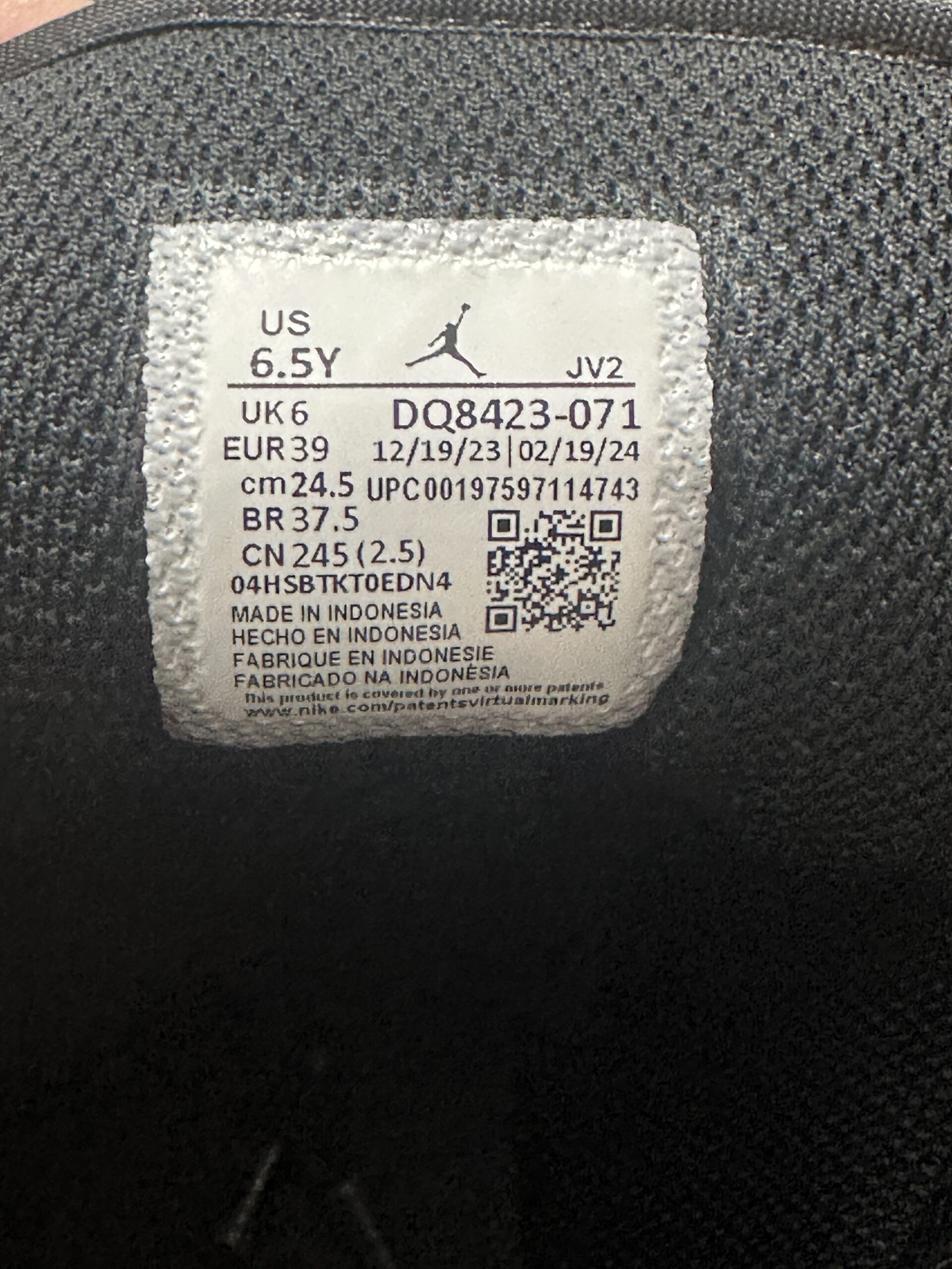 Air Jordan 1 Mid Metallic Gold DQ8423-071 taglia EU 39 vista label