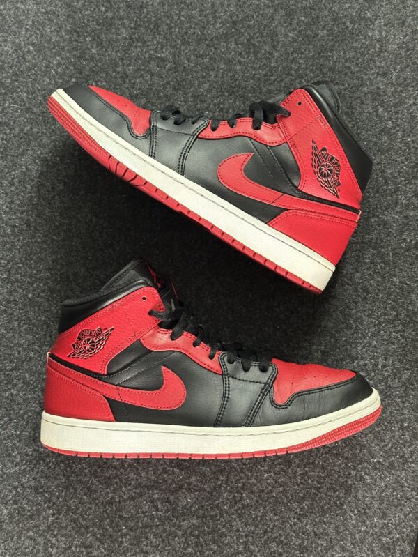 Air Jordan 1 Mid Banned 554724-074 taglia EU 43 vista principale