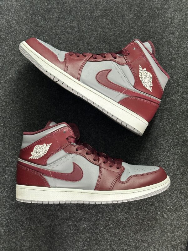 Air Jordan 1 Mid Cherrywood Red DQ8426-615 taglia EU 44 vista principale
