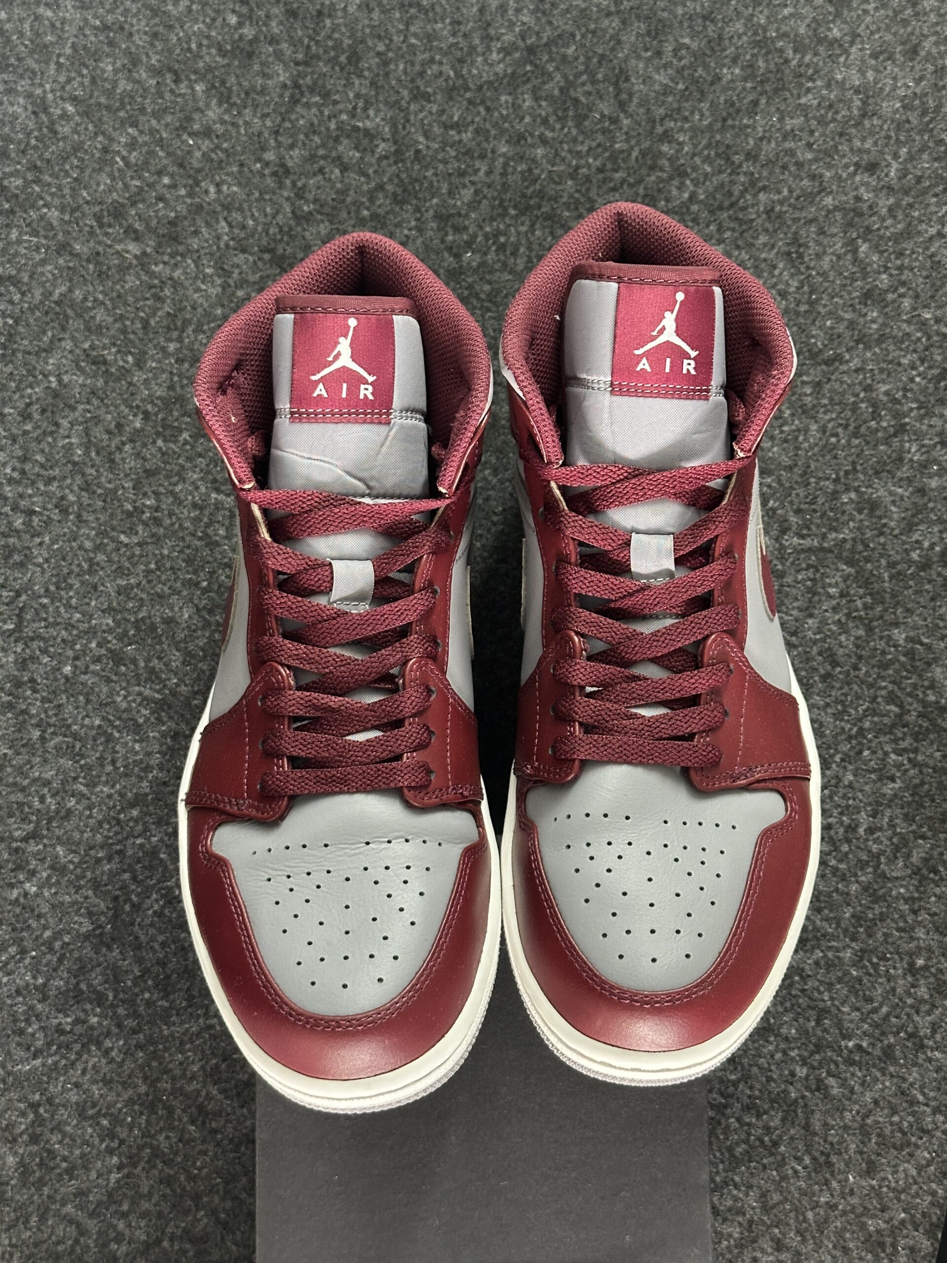 Air Jordan 1 Mid Cherrywood Red DQ8426-615 taglia EU 44 vista punta