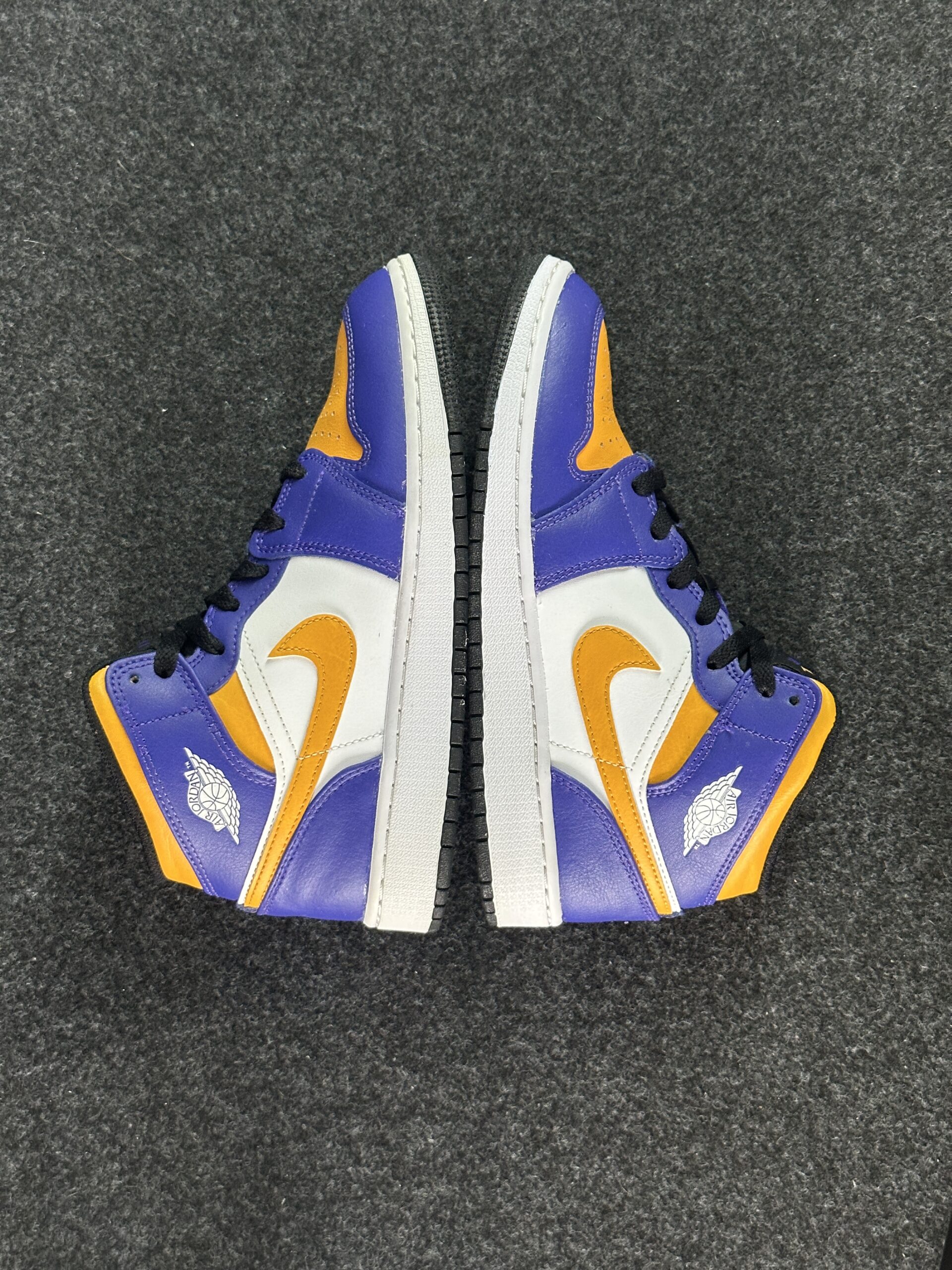 Air Jordan 1 Mid Lakers DQ8423-517 taglia EU 38 vista esterna