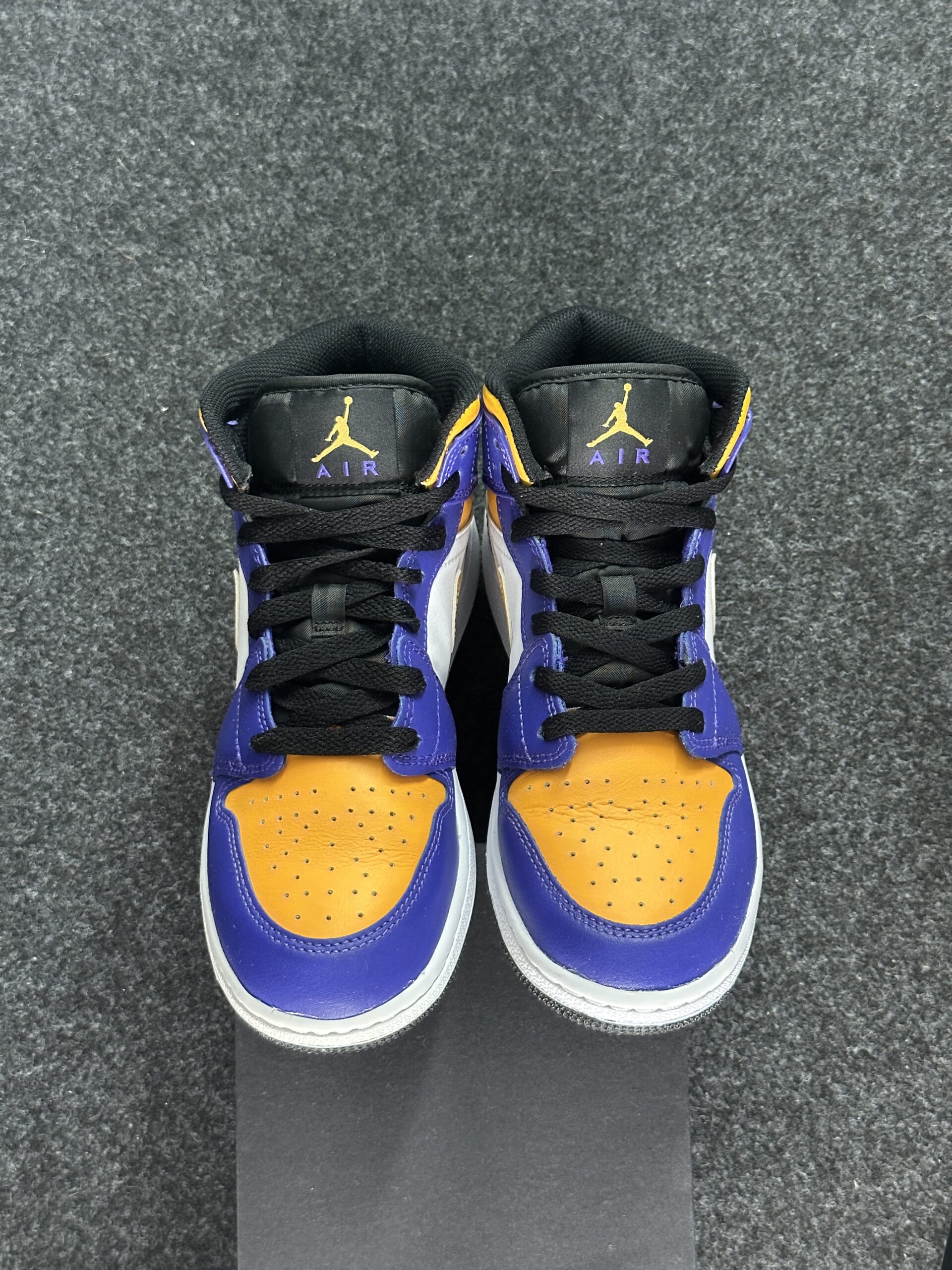 Air Jordan 1 Mid Lakers DQ8423-517 taglia EU 38 vista punta