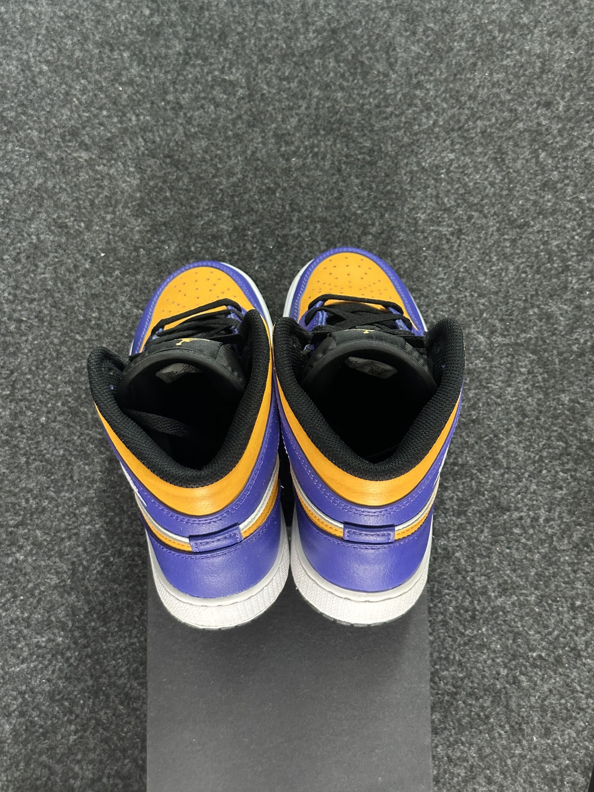 Air Jordan 1 Mid Lakers DQ8423-517 taglia EU 38 vista tallone