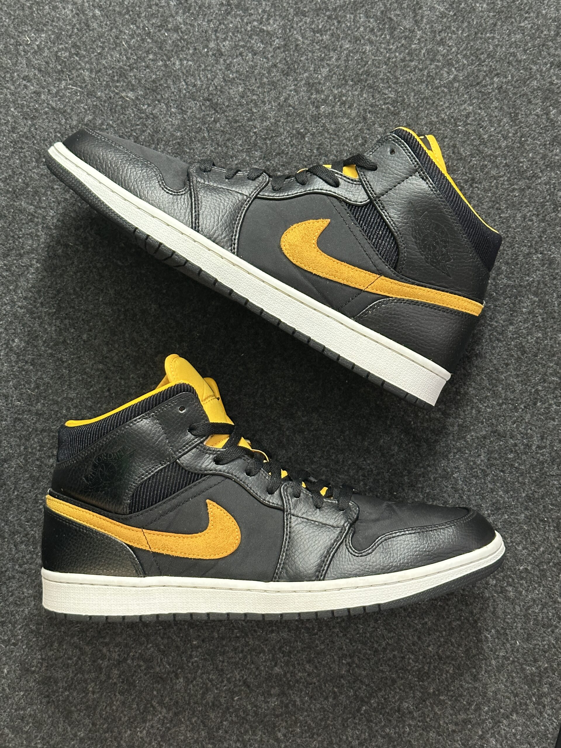 Air Jordan 1 Mid SE Black University Gold CI9352-001 foto principale