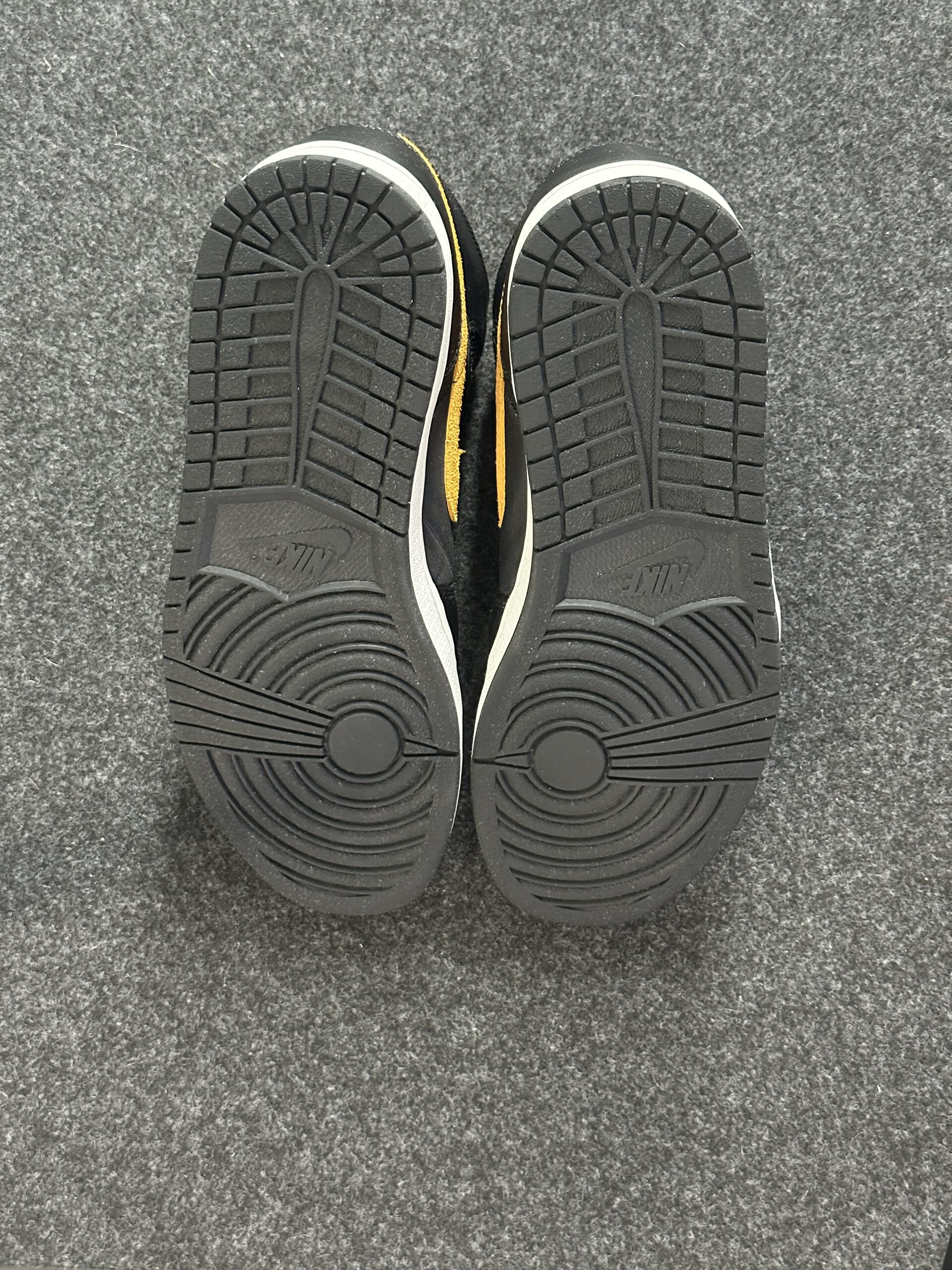 Suole Air Jordan 1 Mid SE Black University Gold CI9352-001