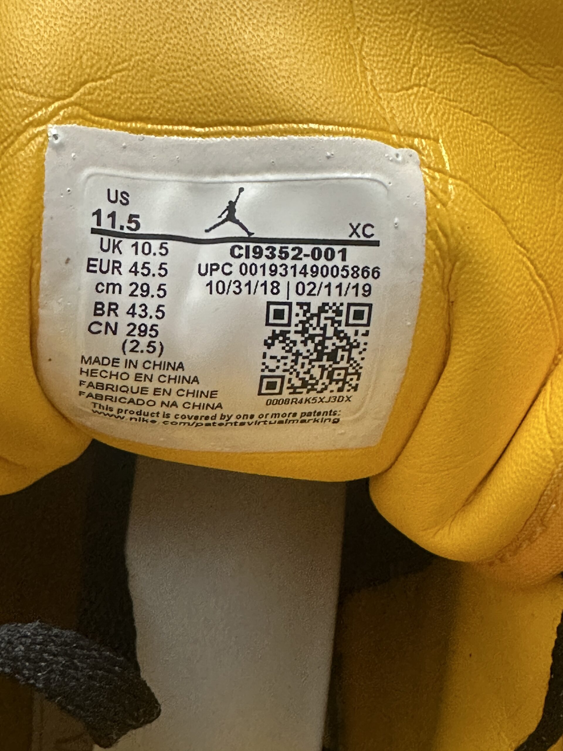 Label interna Air Jordan 1 Mid SE Black University Gold CI9352-001