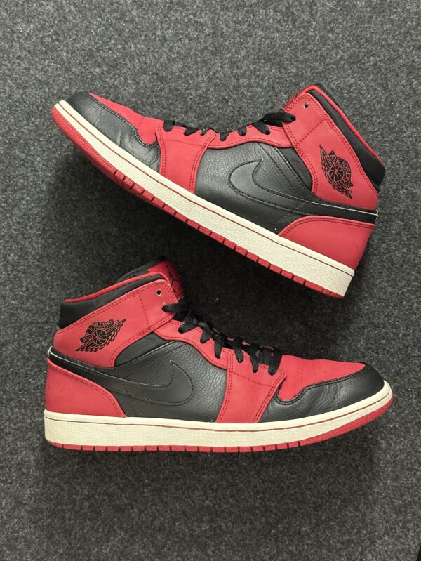 Air Jordan 1 Mid Bred 554724-005 taglia EU 45.5 vista principale