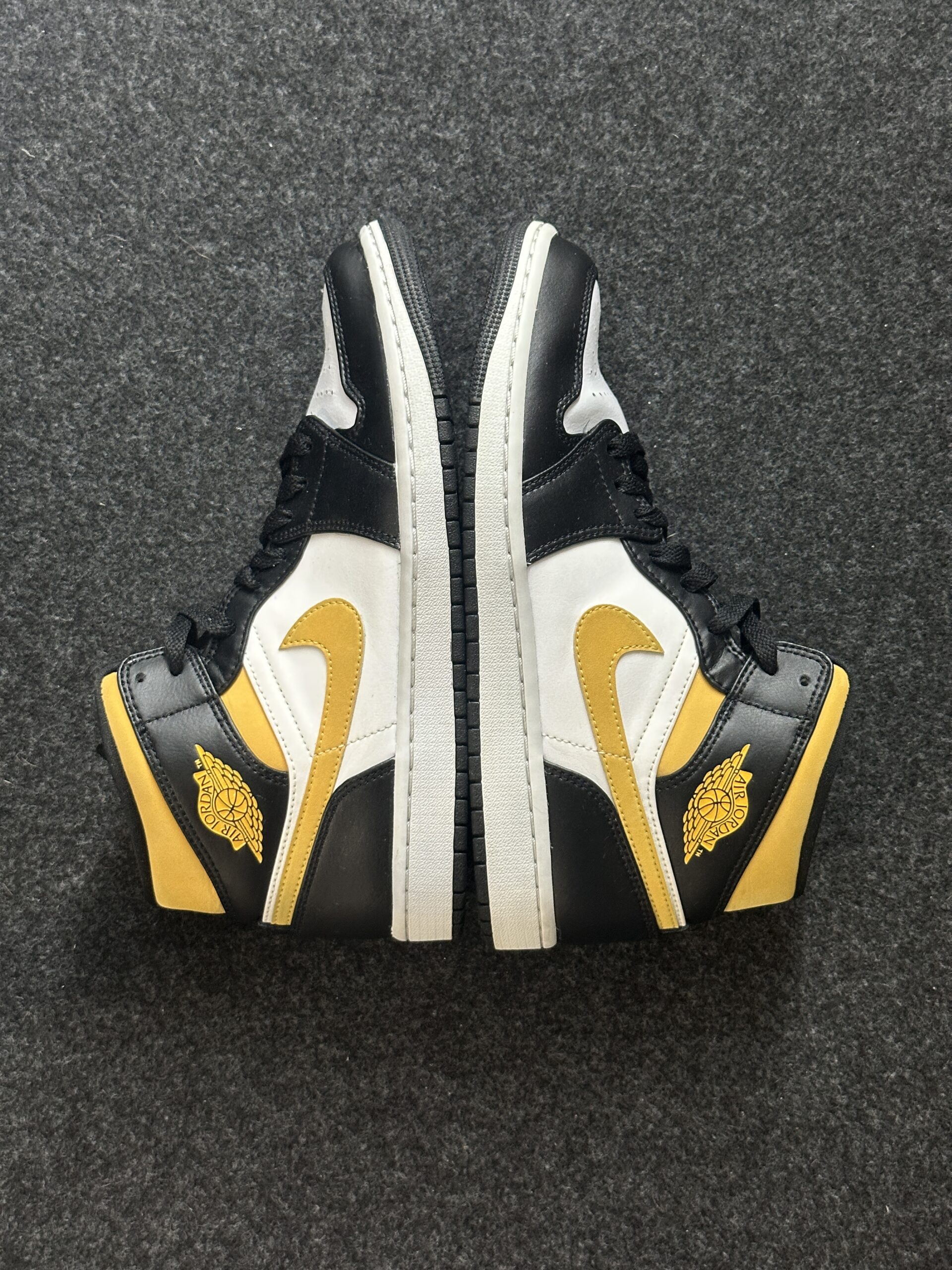 Air Jordan 1 Mid Pollen 554724-177 taglia EU 41 vista esterna