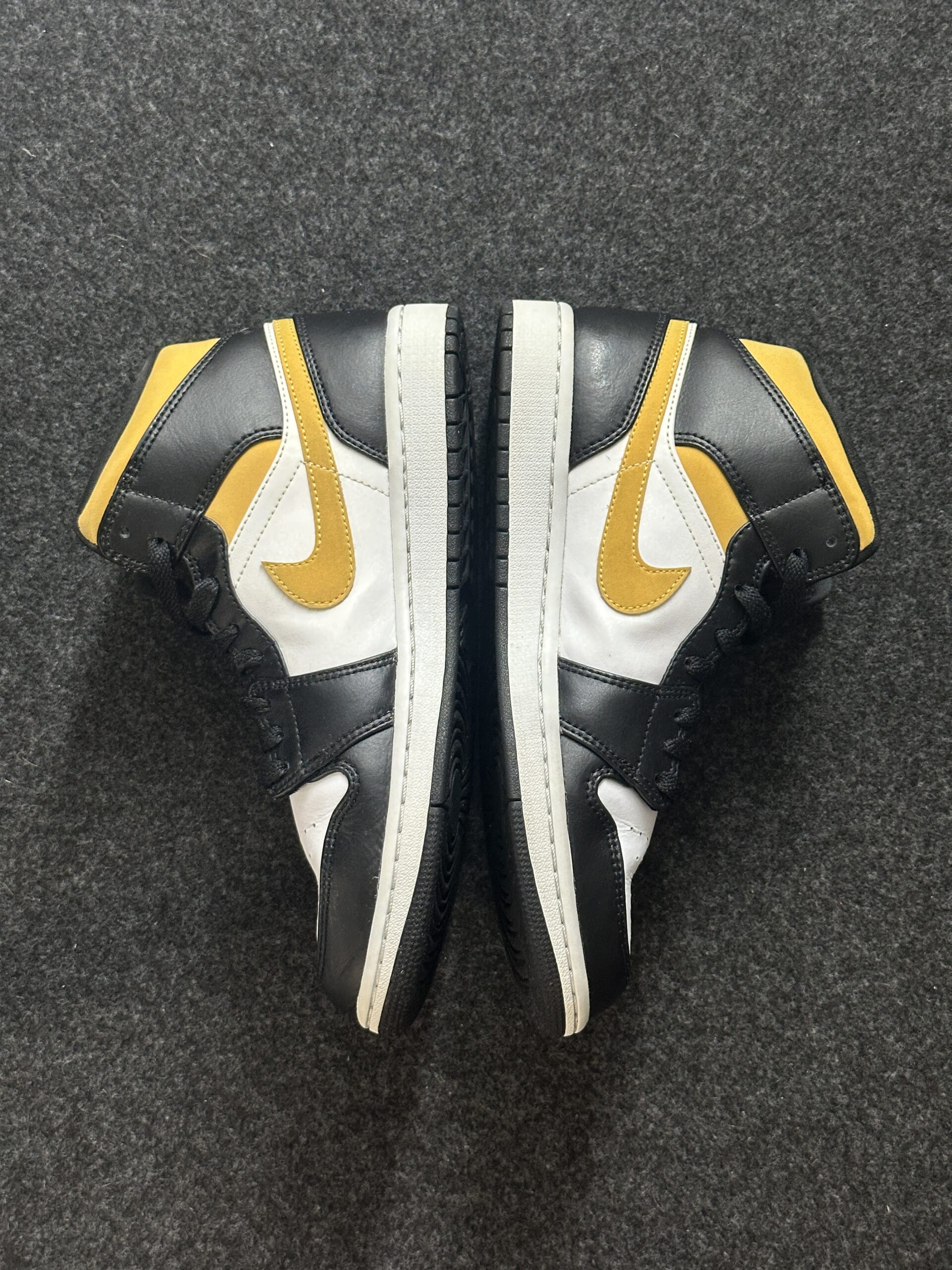 Air Jordan 1 Mid Pollen 554724-177 taglia EU 41 vista interna