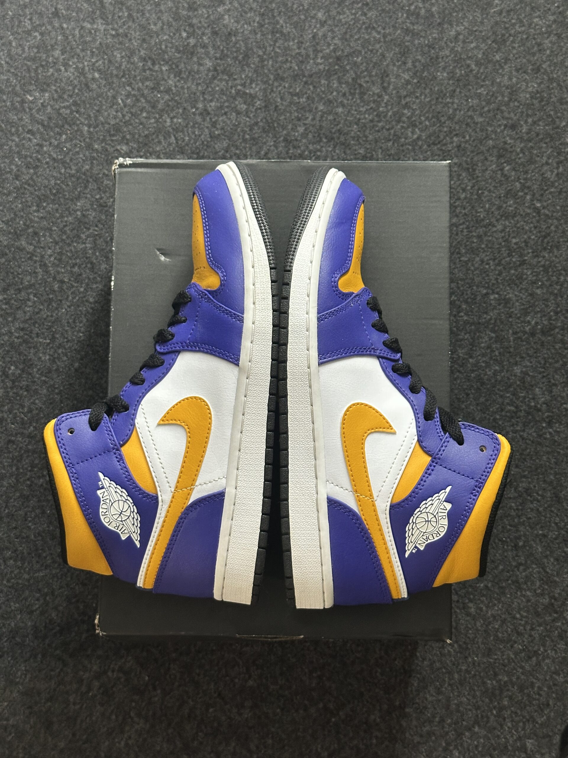Air Jordan 1 Mid Lakers DQ8426-517 taglia EU 40.5 vista esterna