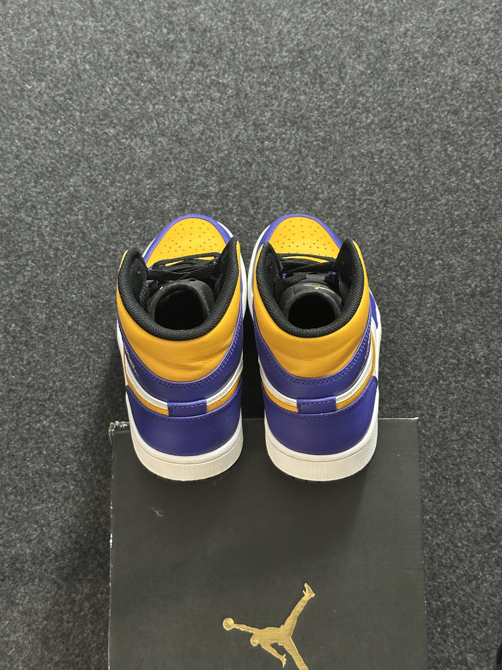 Air Jordan 1 Mid Lakers DQ8426-517 taglia EU 40.5 vista tallone