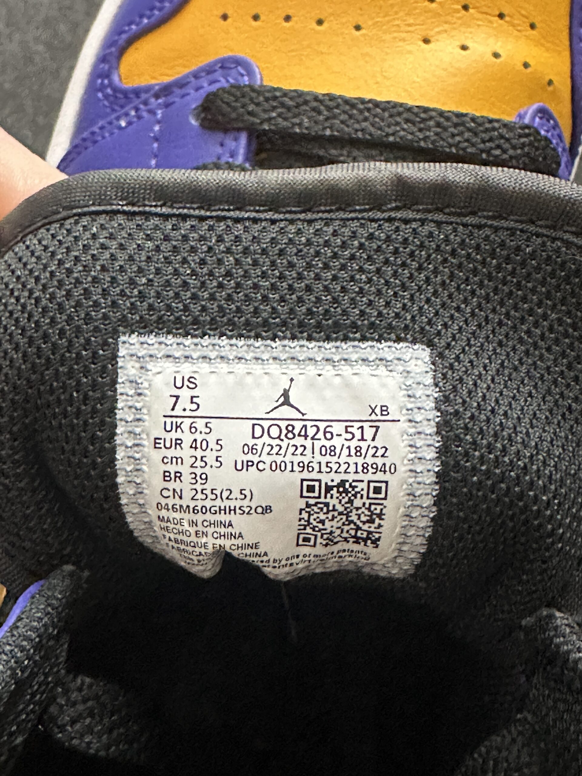 Air Jordan 1 Mid Lakers DQ8426-517 taglia EU 40.5 vista label