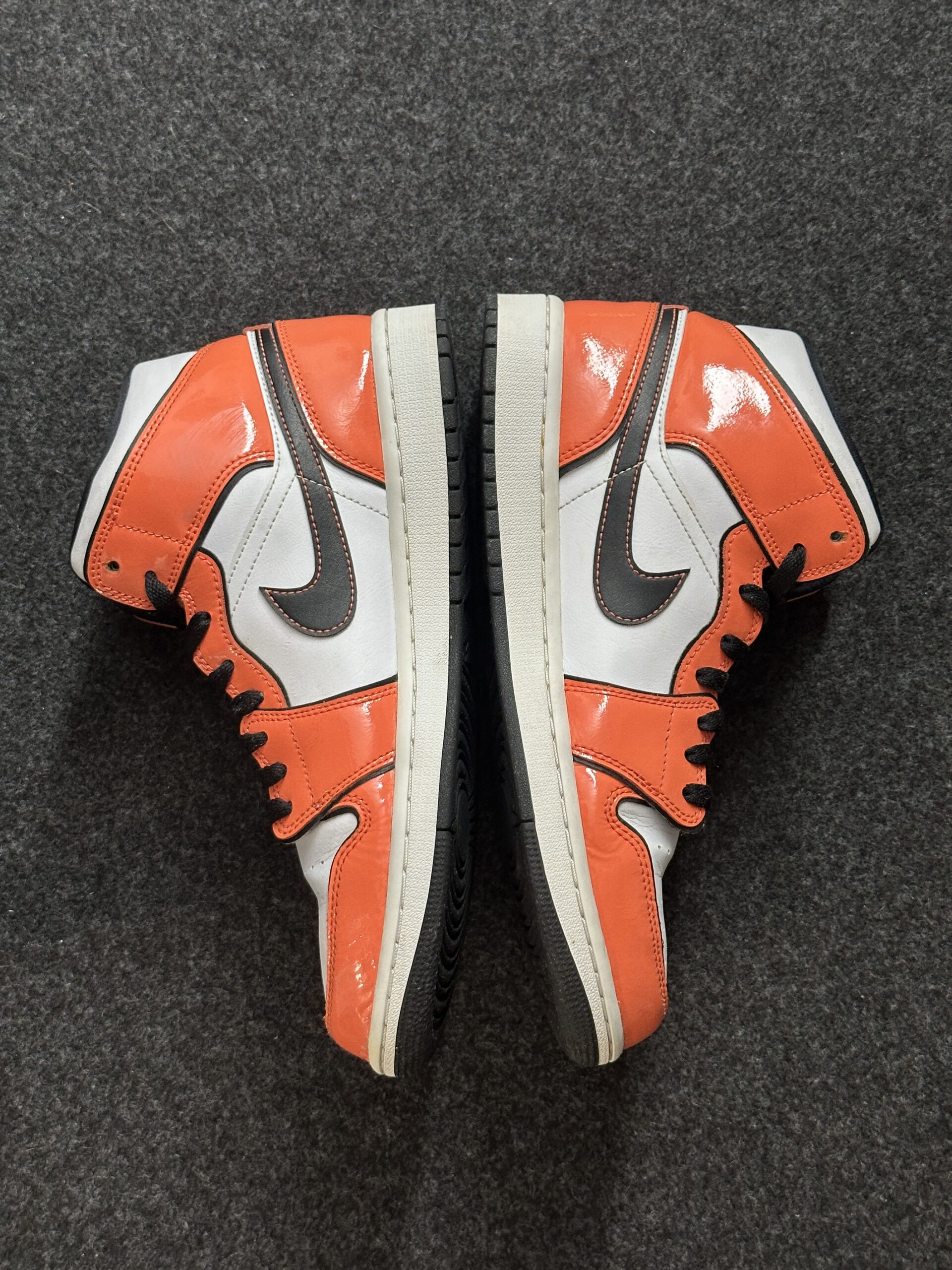 Air Jordan 1 Mid SE Turf Orange DD6834-802 taglia EU 43 vista interna