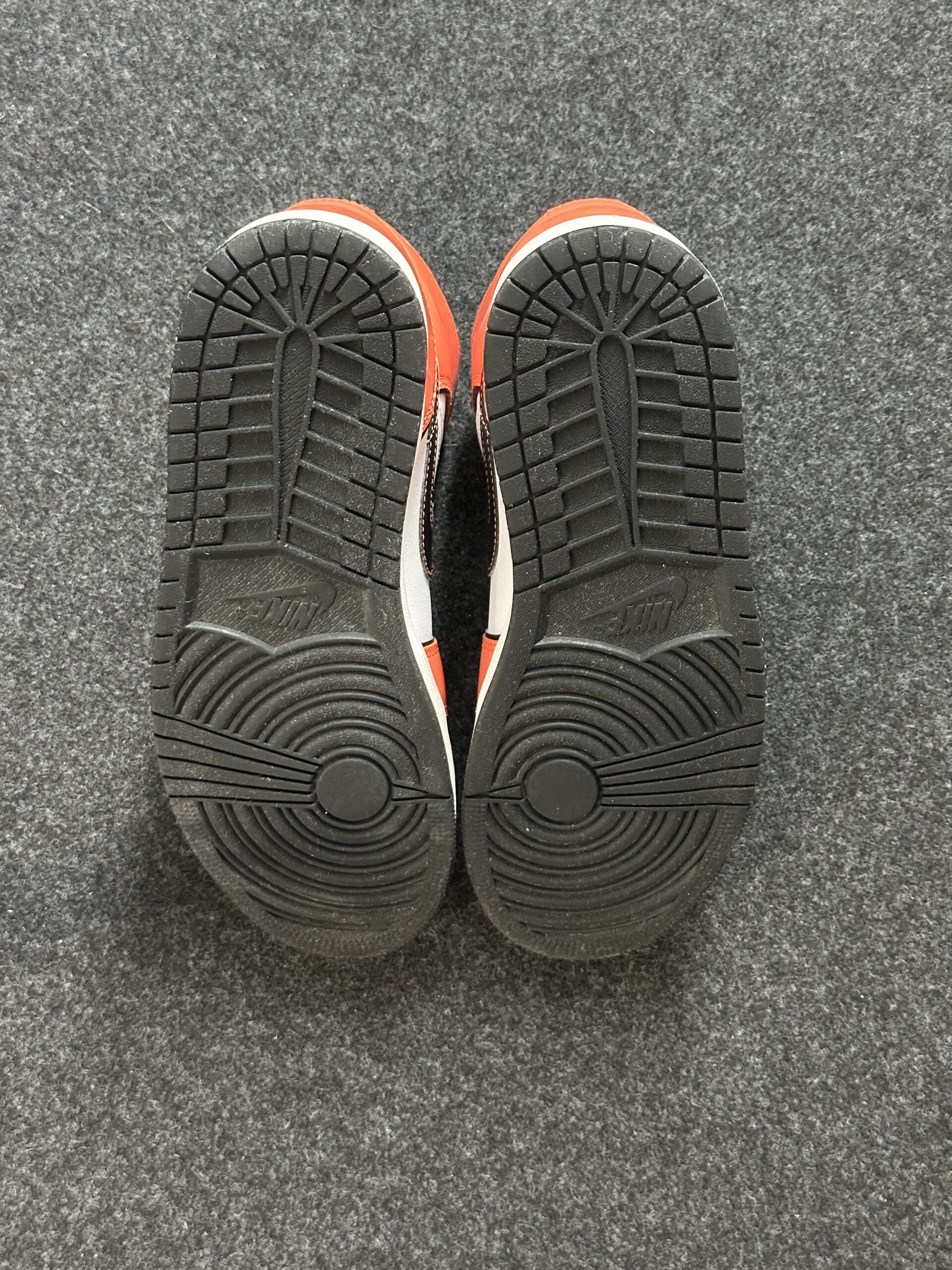 Air Jordan 1 Mid SE Turf Orange DD6834-802 taglia EU 43 vista suole