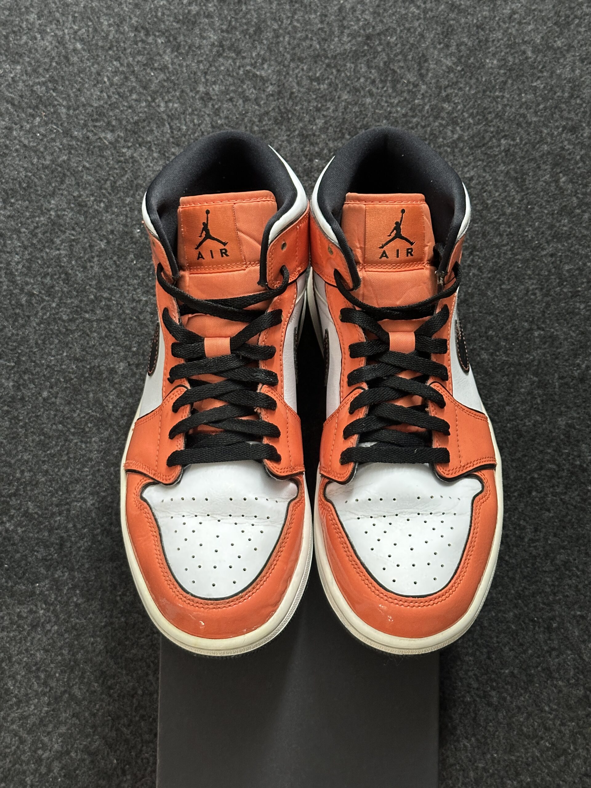 Air Jordan 1 Mid SE Turf Orange DD6834-802 taglia EU 43 vista punta