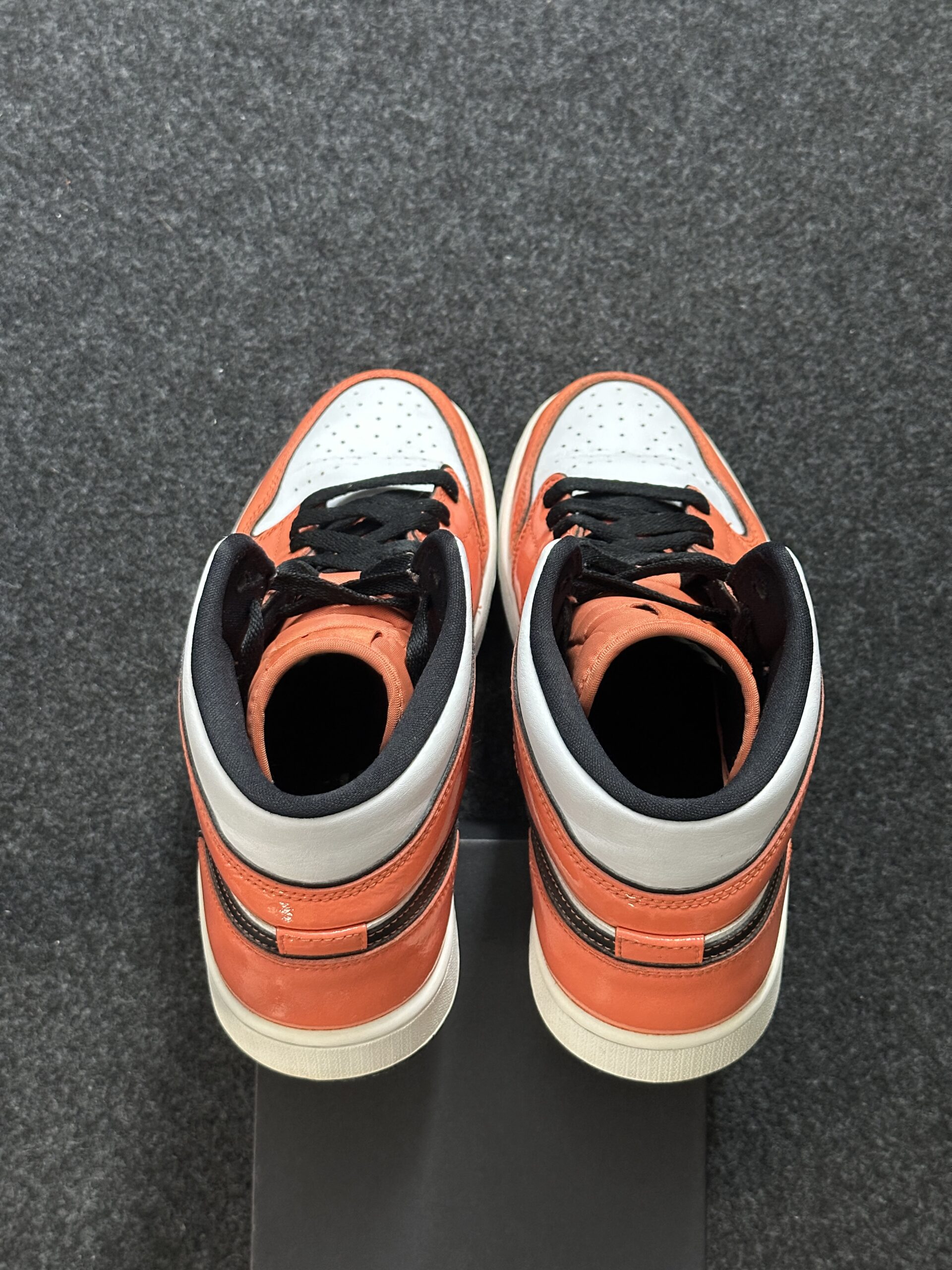 Air Jordan 1 Mid SE Turf Orange DD6834-802 taglia EU 43 vista tallone