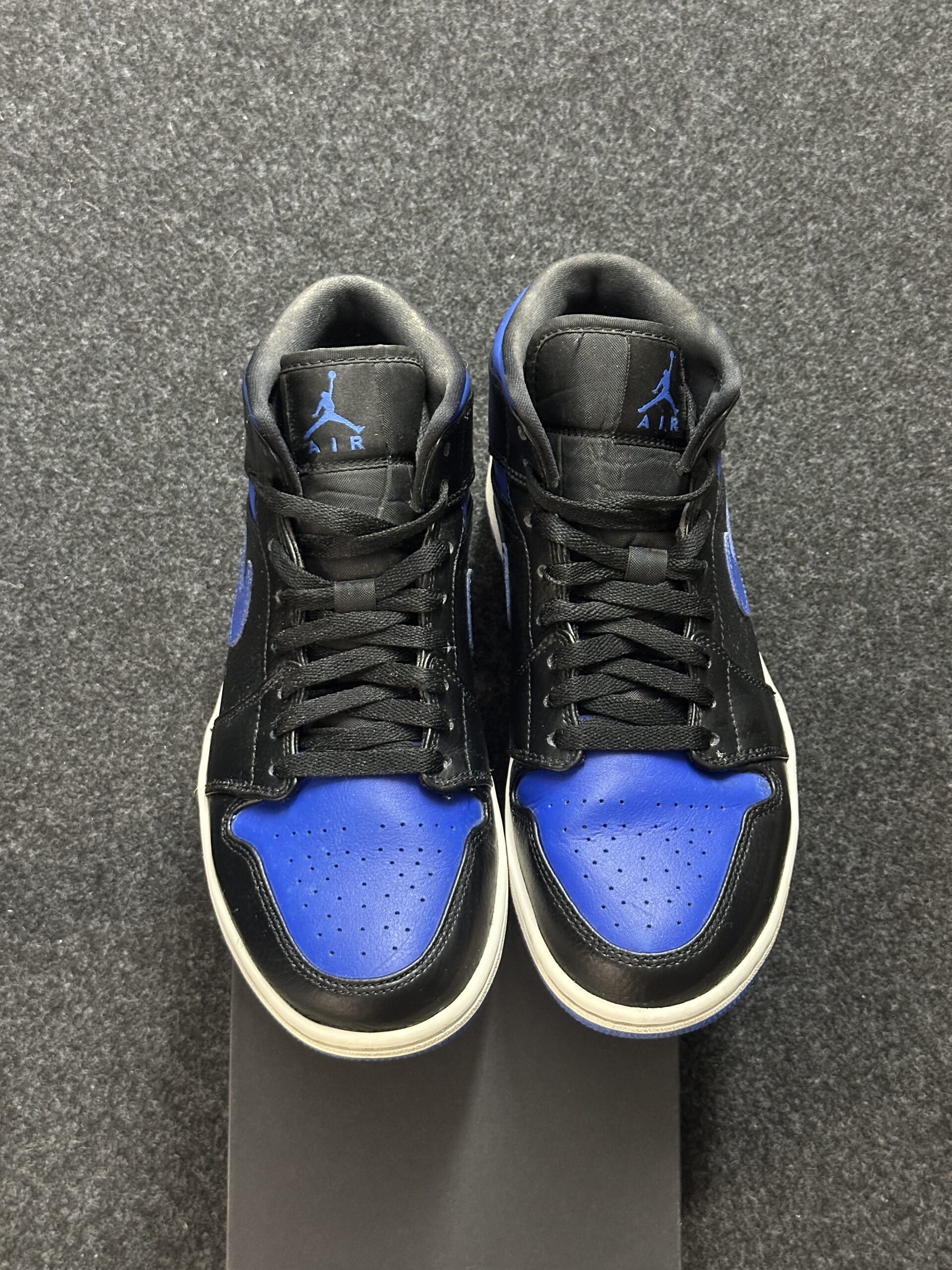 Air Jordan 1 Mid Royal 554724-068 taglia EU 40.5 vista punta