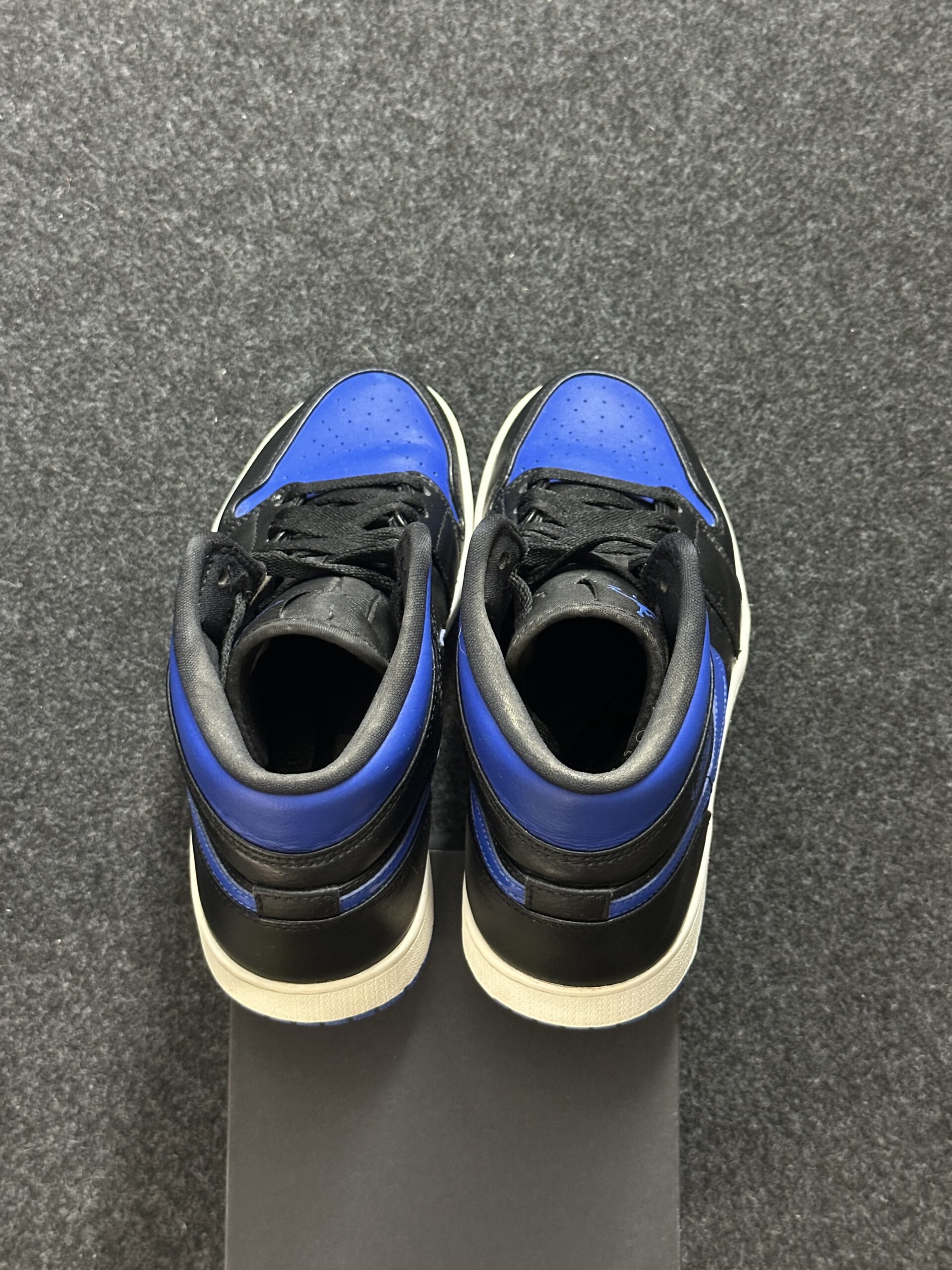 Air Jordan 1 Mid Royal 554724-068 taglia EU 40.5 vista tallone