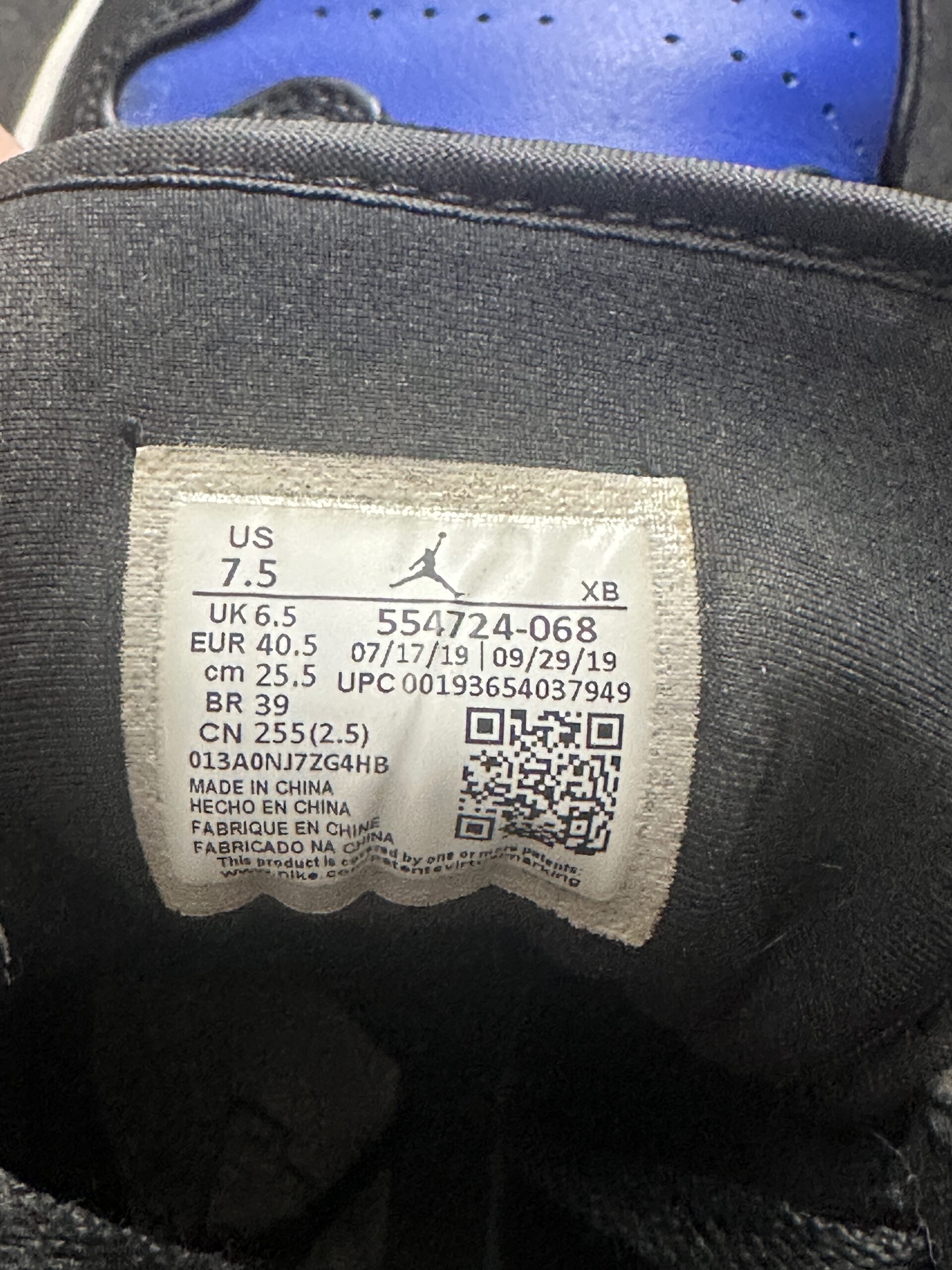 Air Jordan 1 Mid Royal 554724-068 taglia EU 40.5 vista label