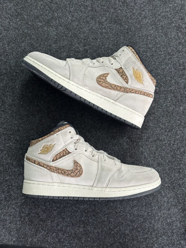 Air Jordan 1 Mid SE Brown Elephant DZ5369-102 taglia EU 40 vista principale