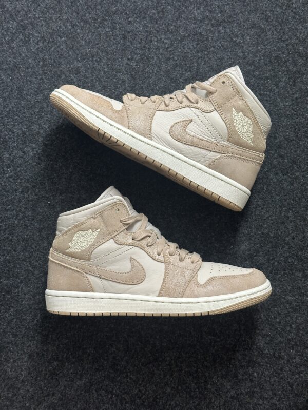 Air Jordan 1 Mid SE Legend Light Brown FJ3448-200 taglia EU 39 vista principale