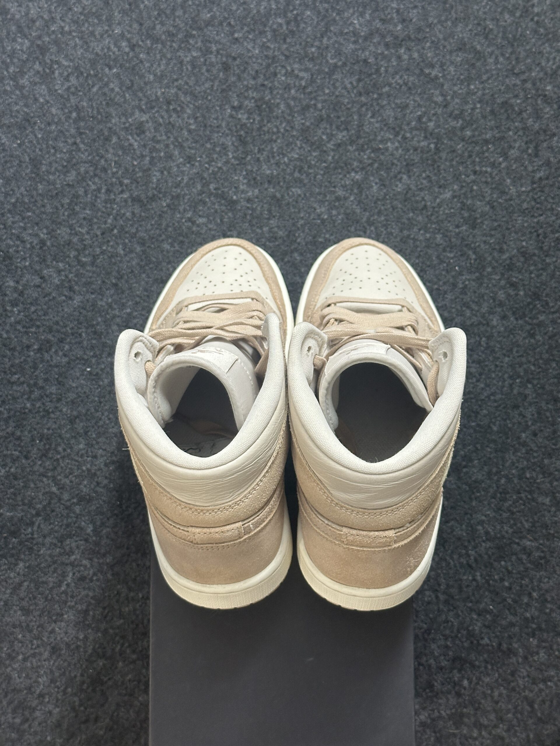Air Jordan 1 Mid SE Legend Light Brown FJ3448-200 taglia EU 39 vista tallone