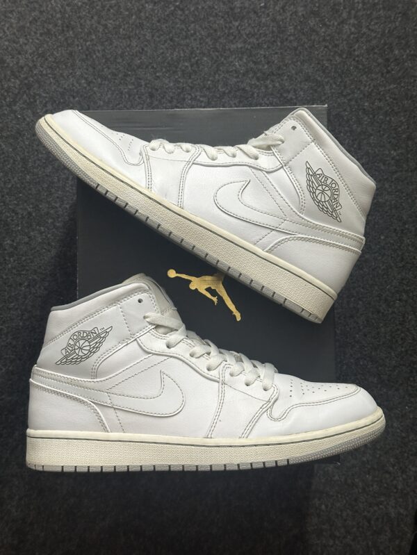 Air Jordan 1 Mid White Wolf Grey 554724-112 taglia EU 42.5 vista principale